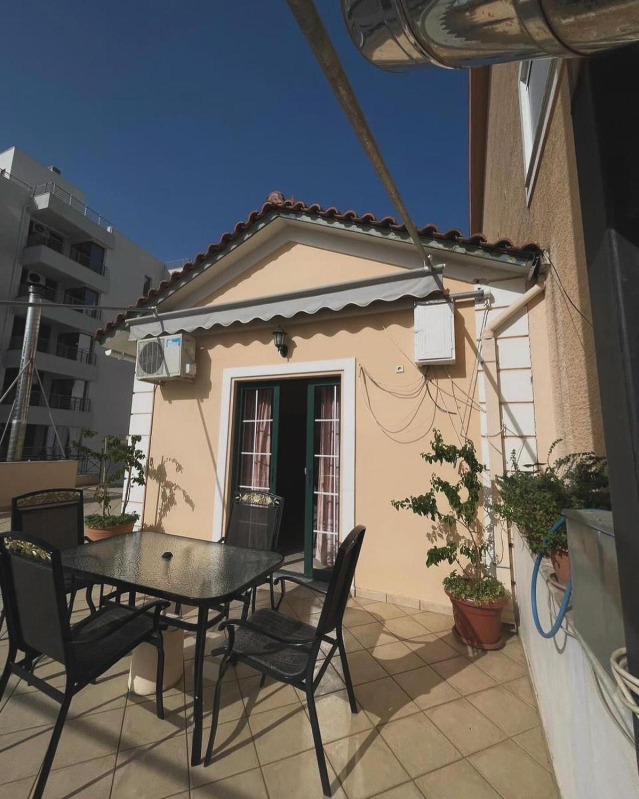 Tomas Apartments
