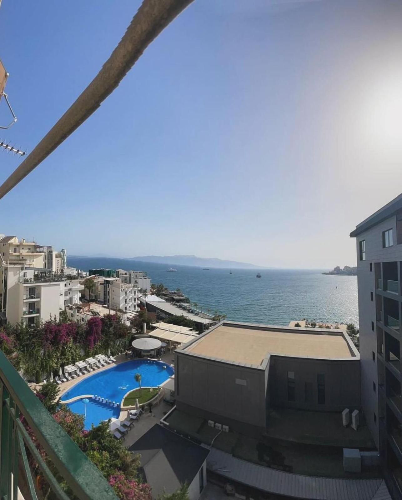 Tomas Apartments