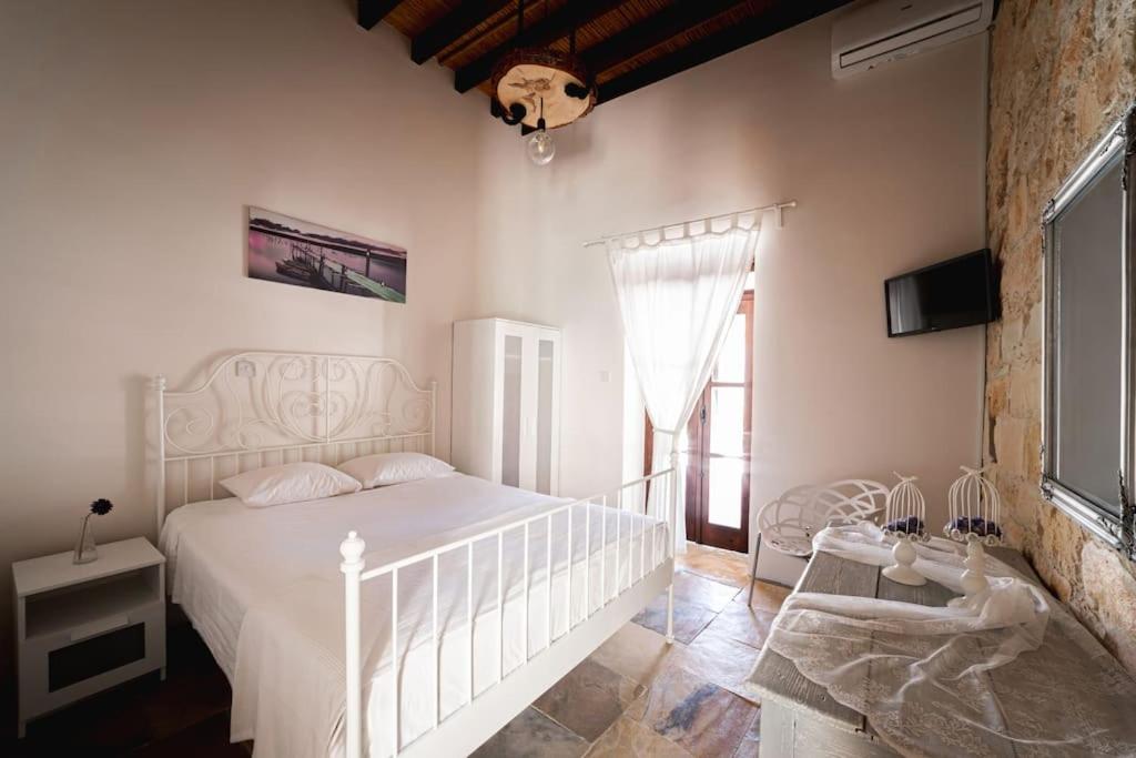 Villa To Palati with Private Pool Anogyra