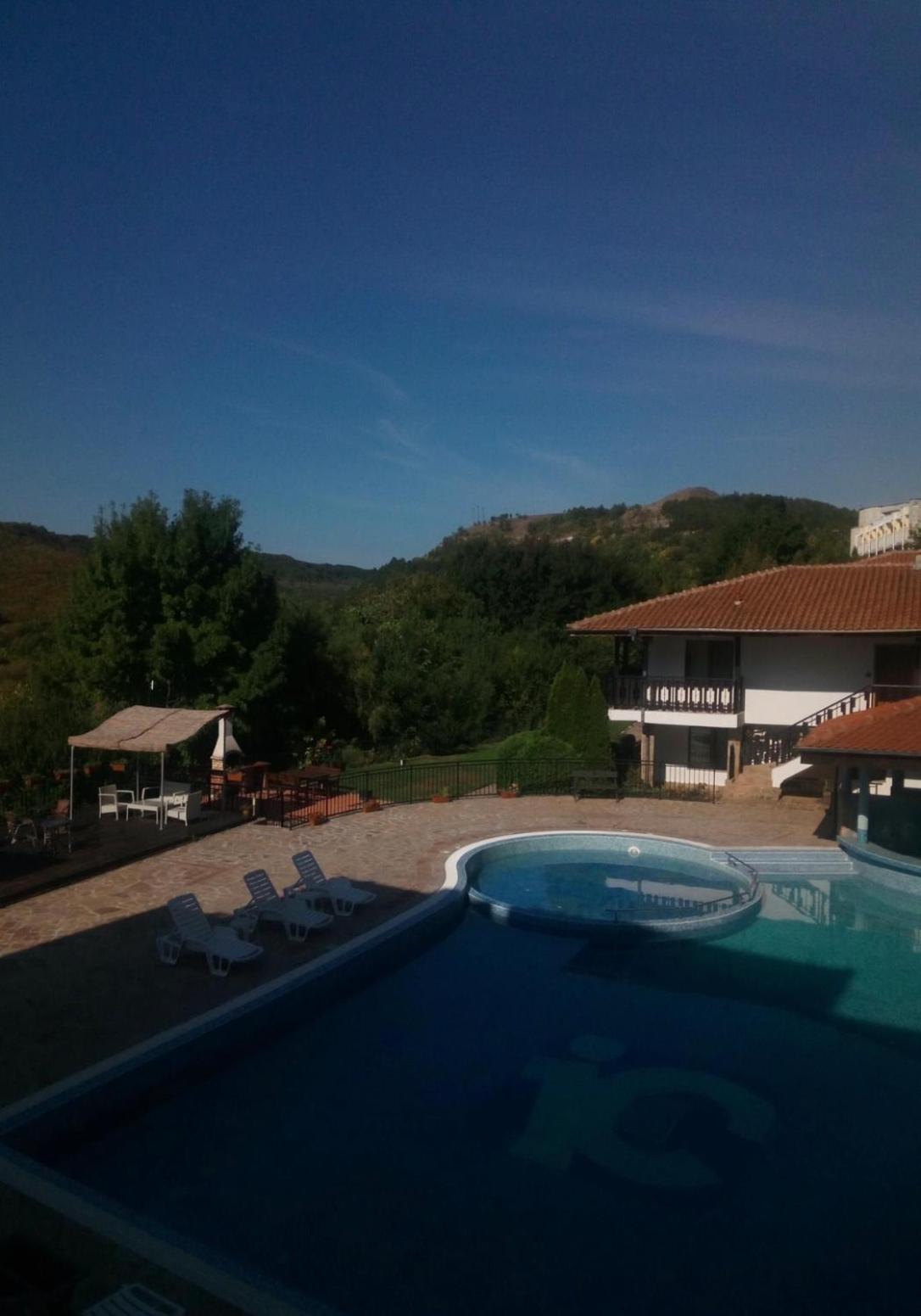 Spacious Family Fully Furnished 2 Rooms Apartment in Kavarna Apart Hotel