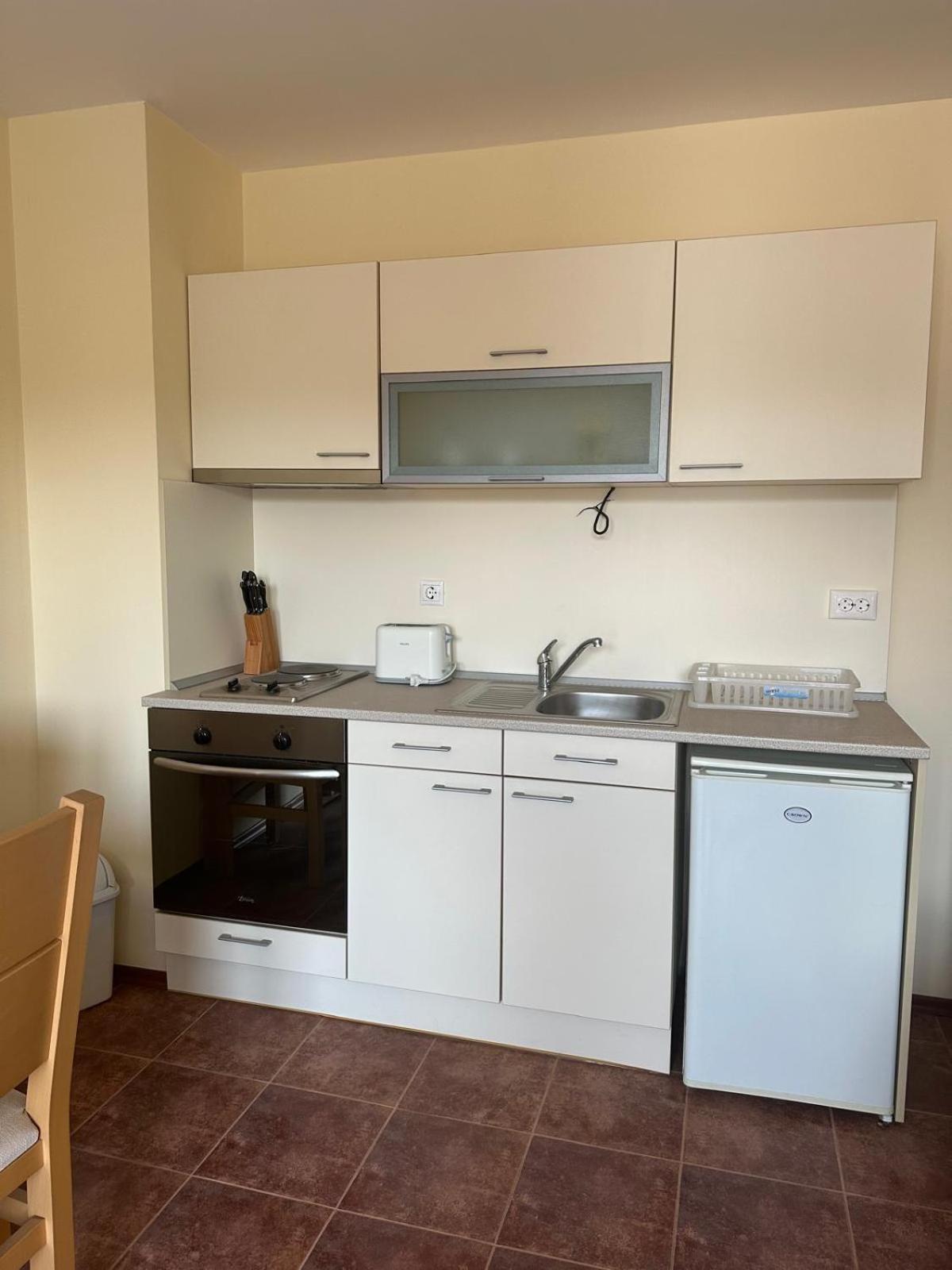 Spacious Family Fully Furnished 2 Rooms Apartment in Kavarna Apart Hotel