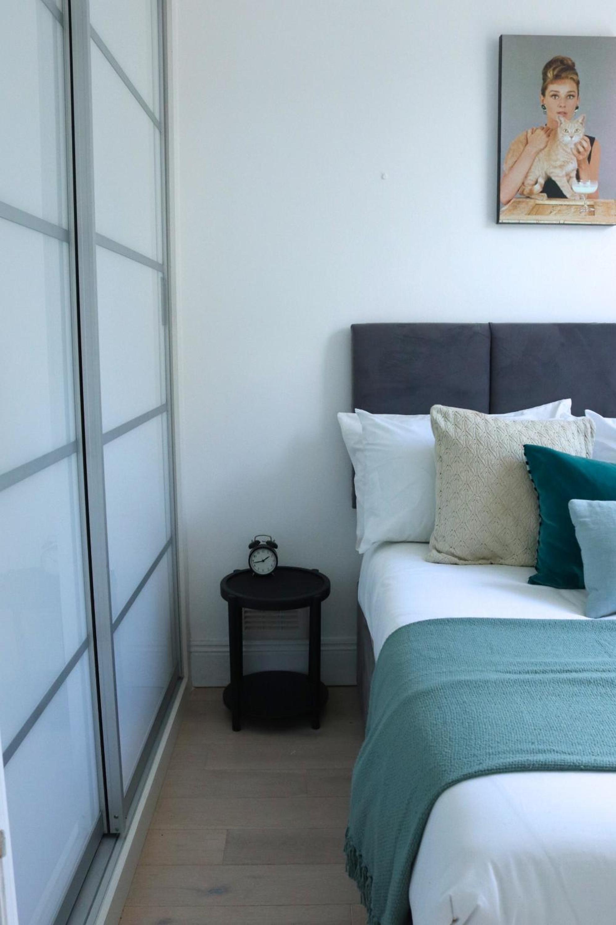 Stylish 2BR Chelsea Penthouse with Private Rooftop