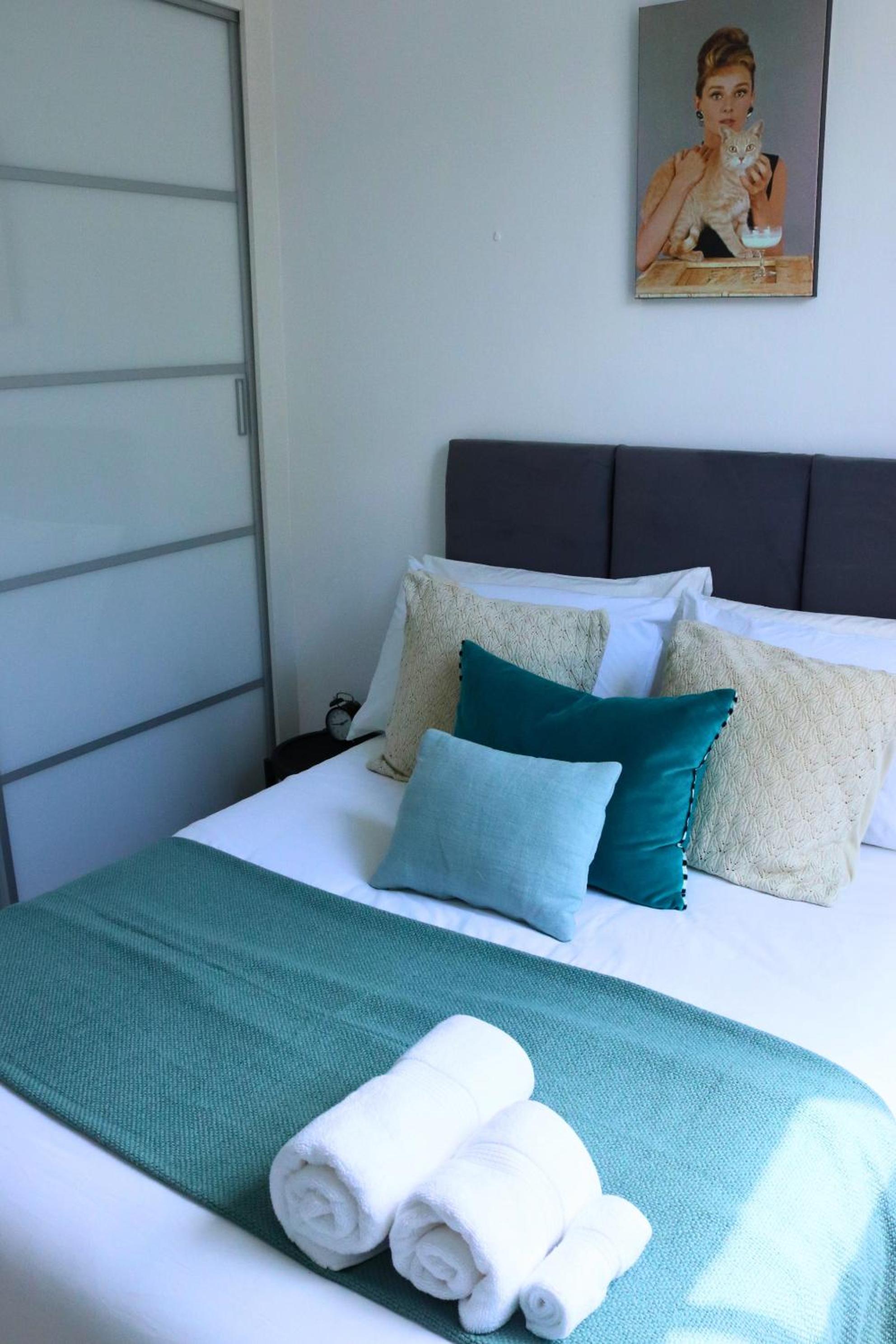Stylish 2BR Chelsea Penthouse with Private Rooftop