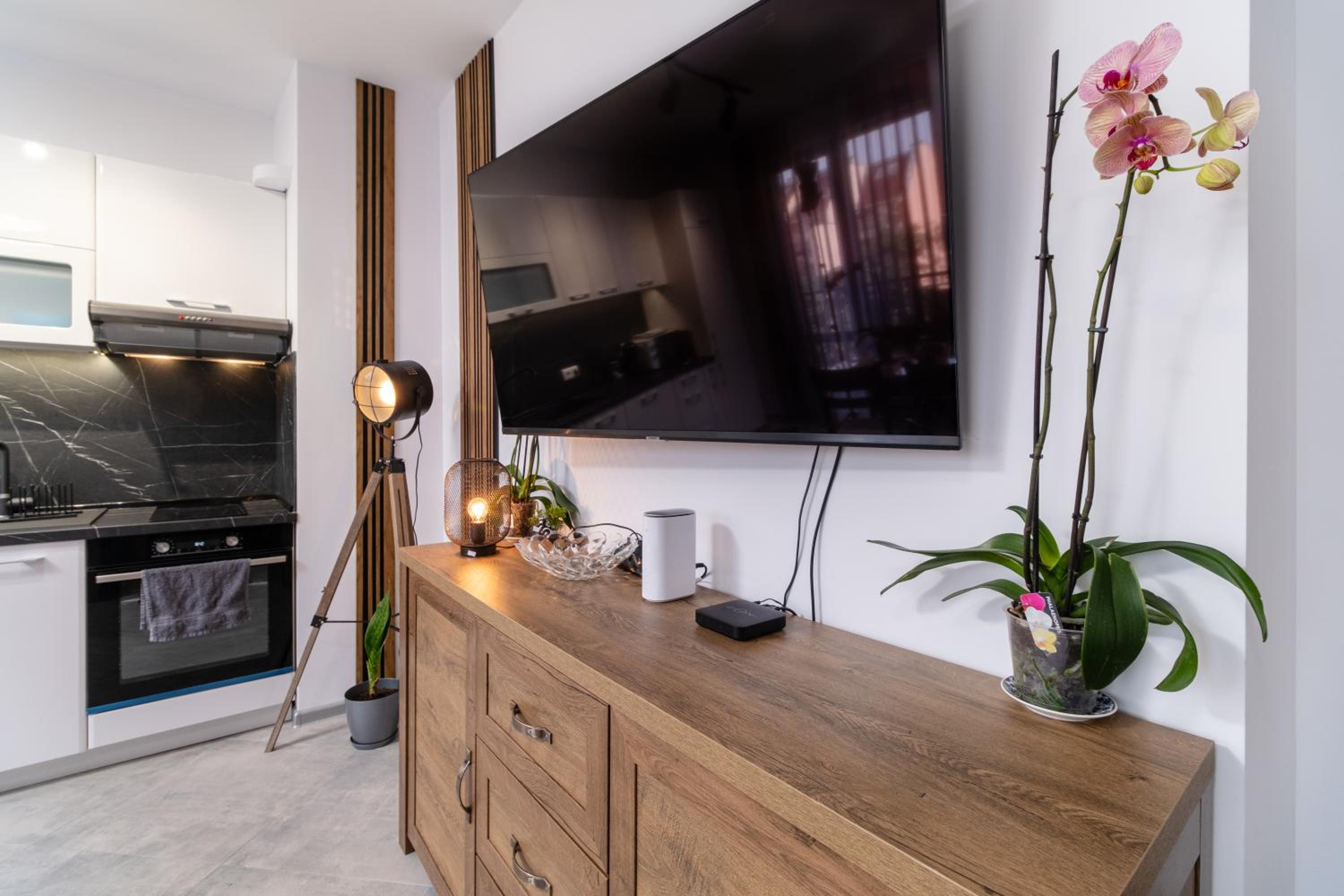 1-Bedroom apartment with Free Private parking