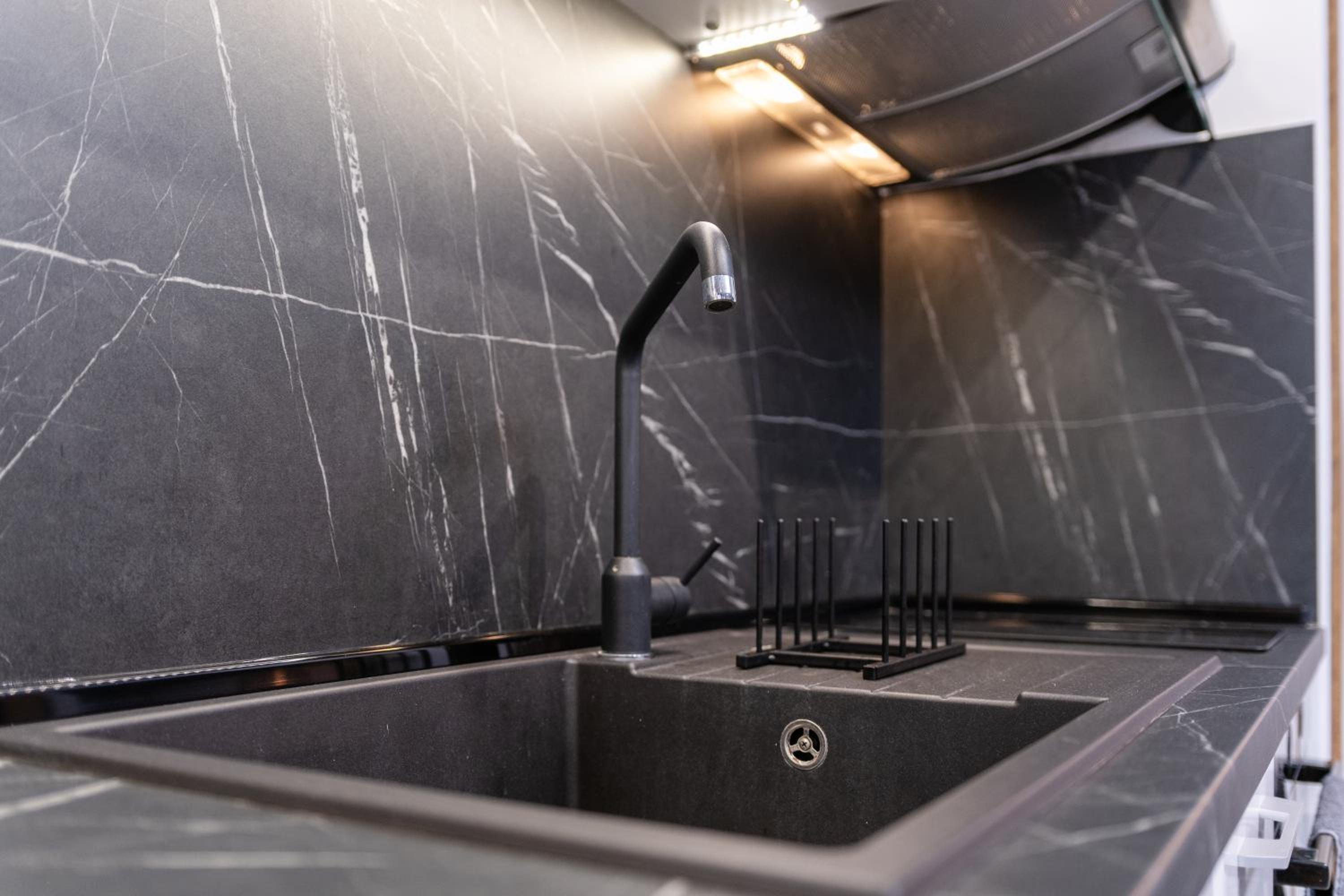1-Bedroom apartment with Free Private parking