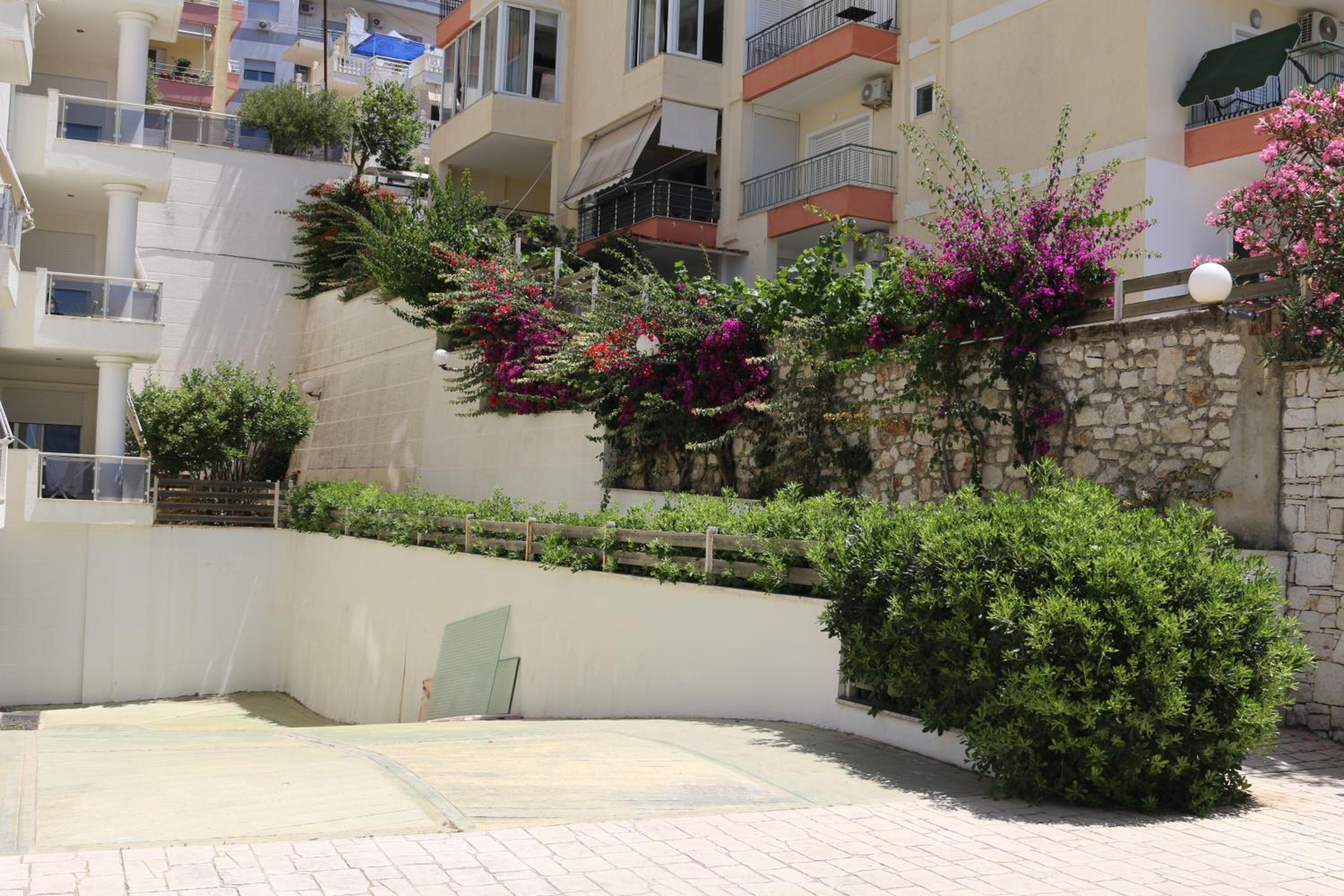 White Apartment - Green