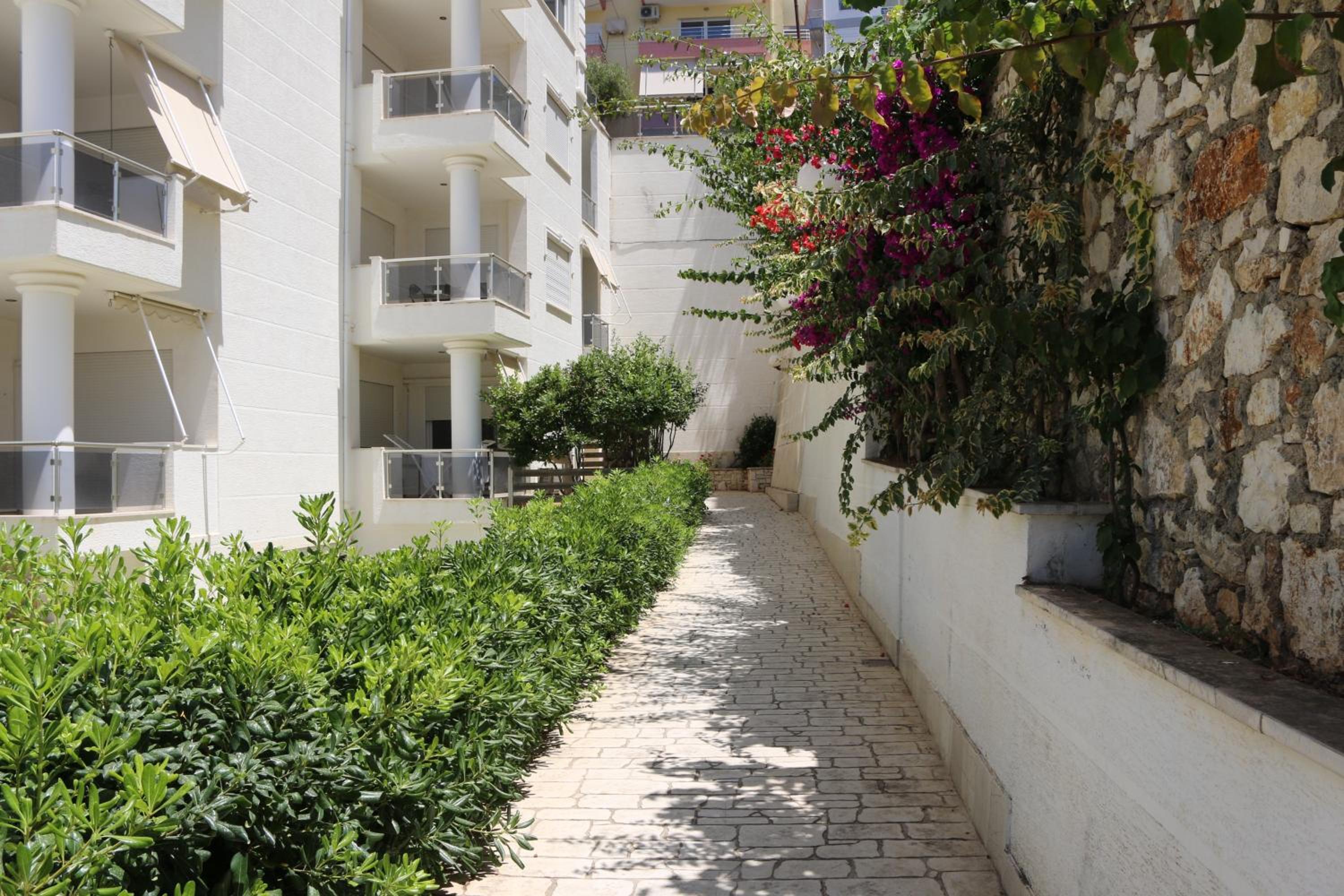 White Apartment - Green