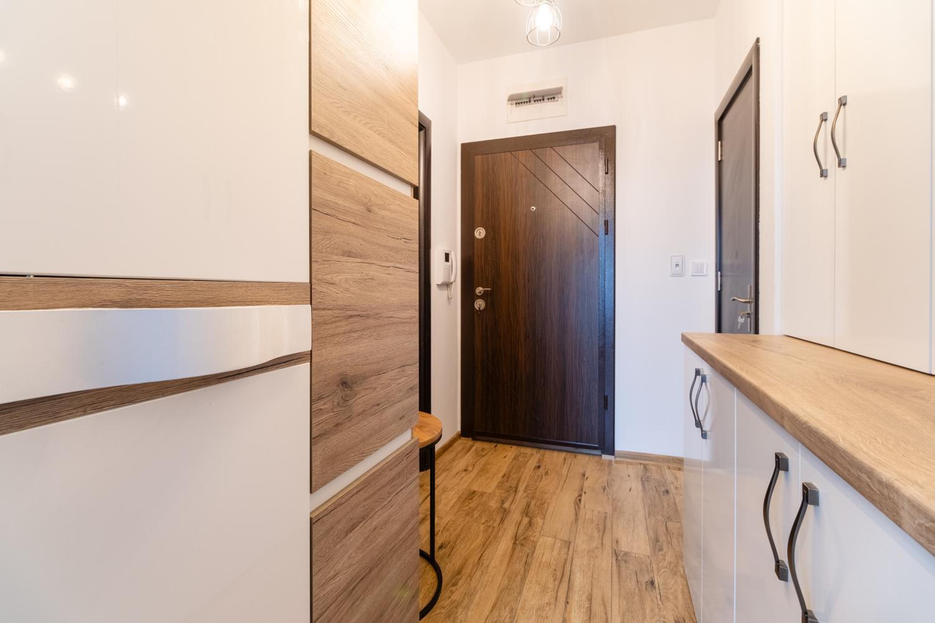 1-Bedroom apartment with Free Private parking