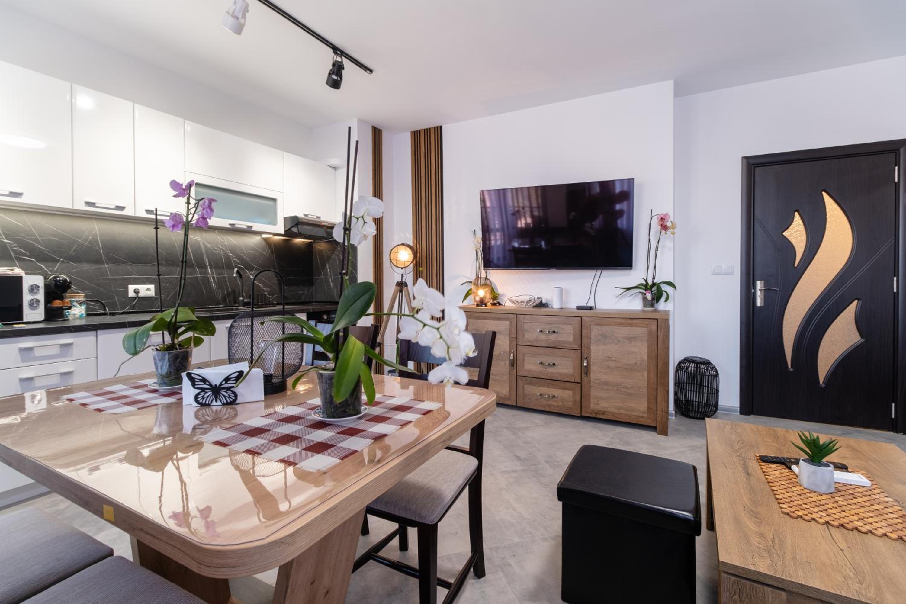 1-Bedroom apartment with Free Private parking