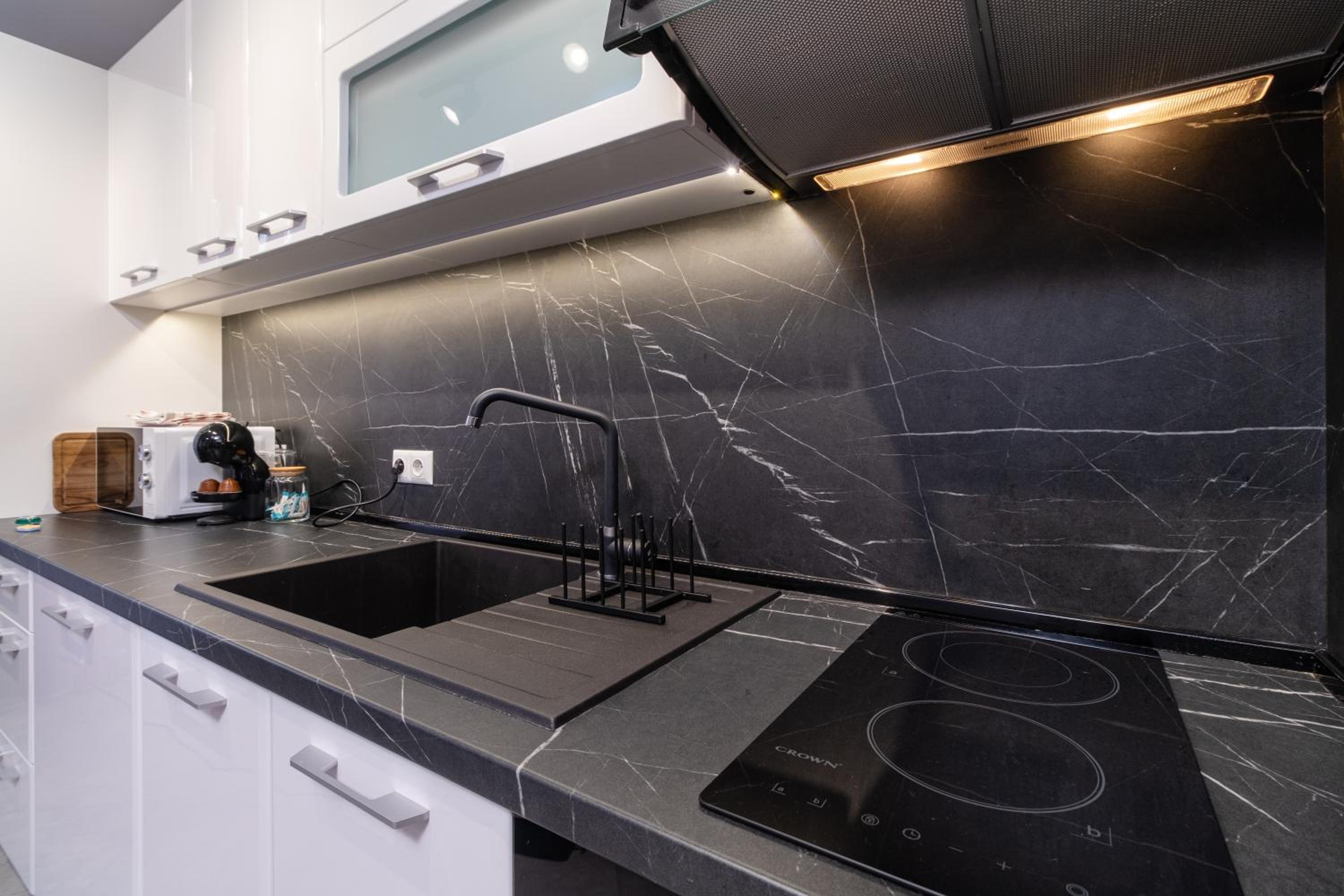 1-Bedroom apartment with Free Private parking