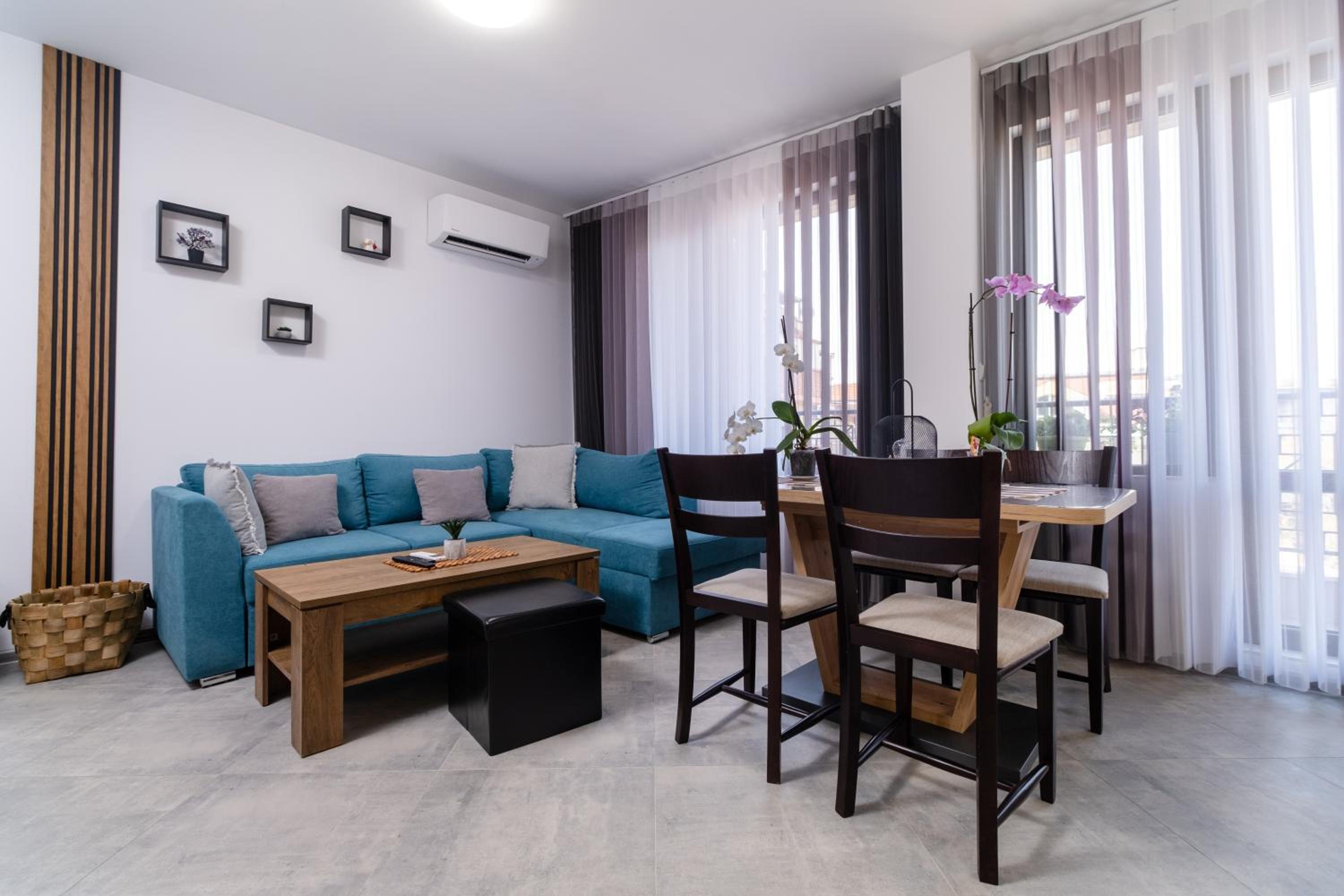 1-Bedroom apartment with Free Private parking