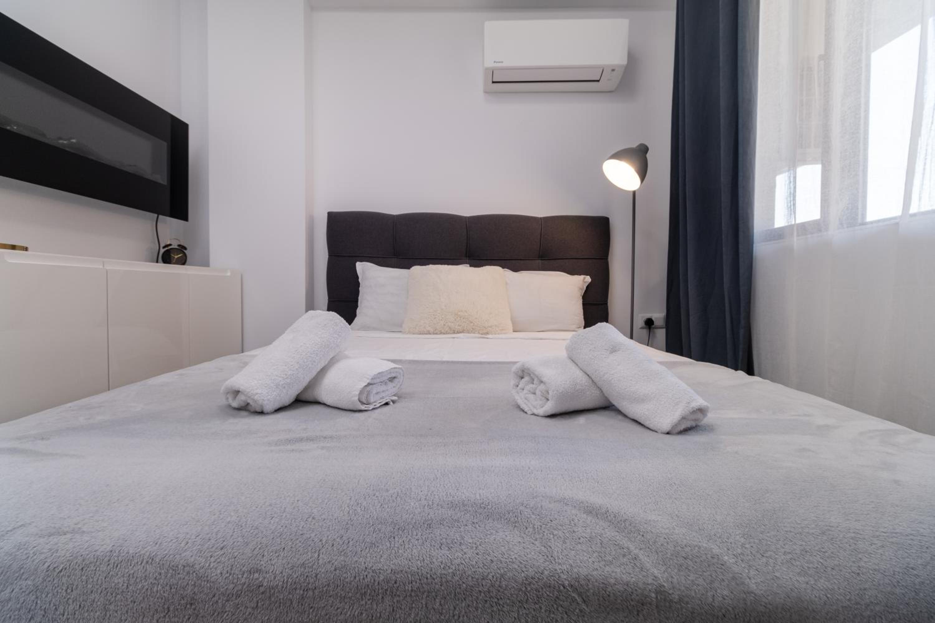 1-Bedroom apartment with Free Private parking