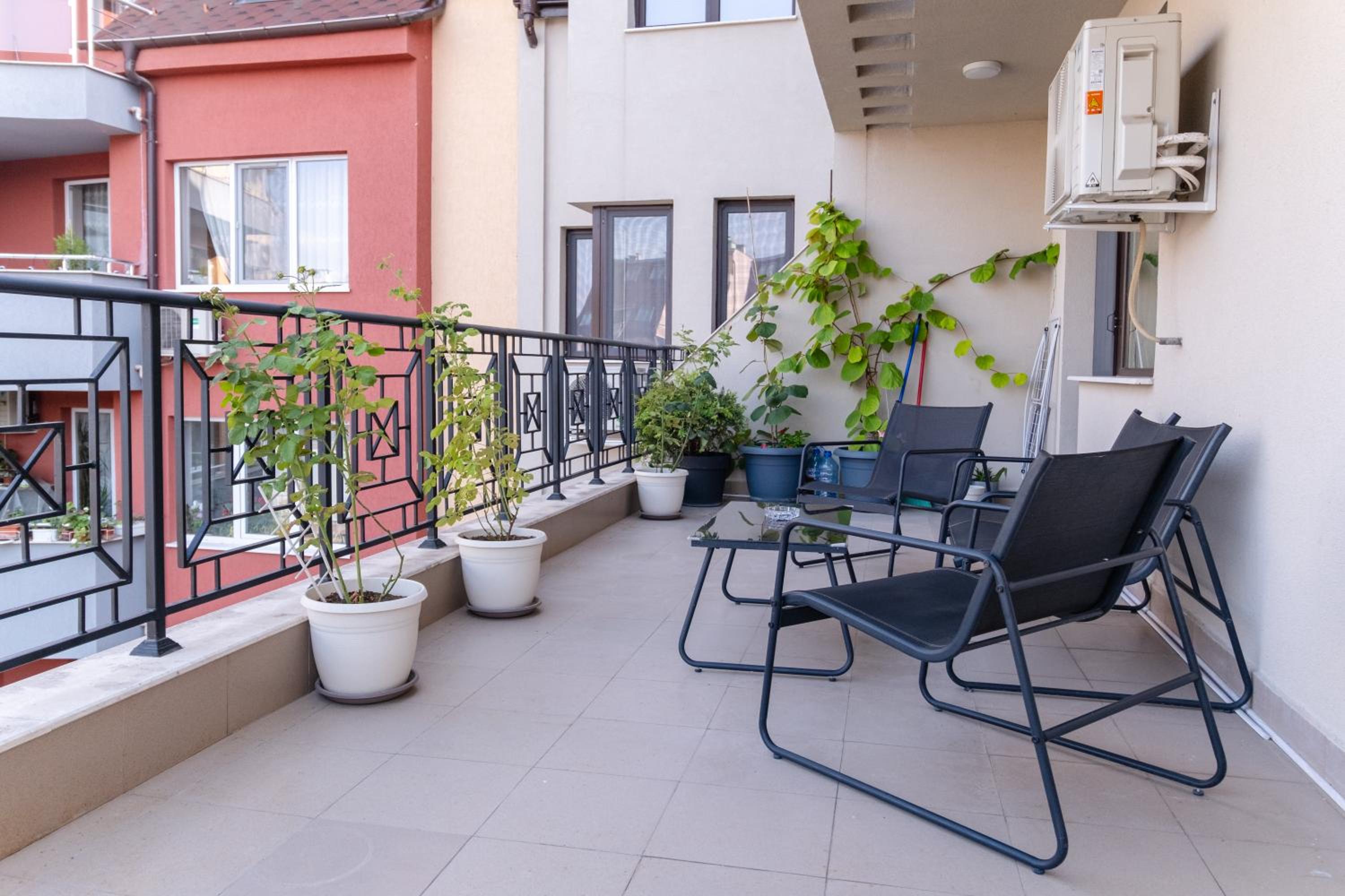 1-Bedroom apartment with Free Private parking
