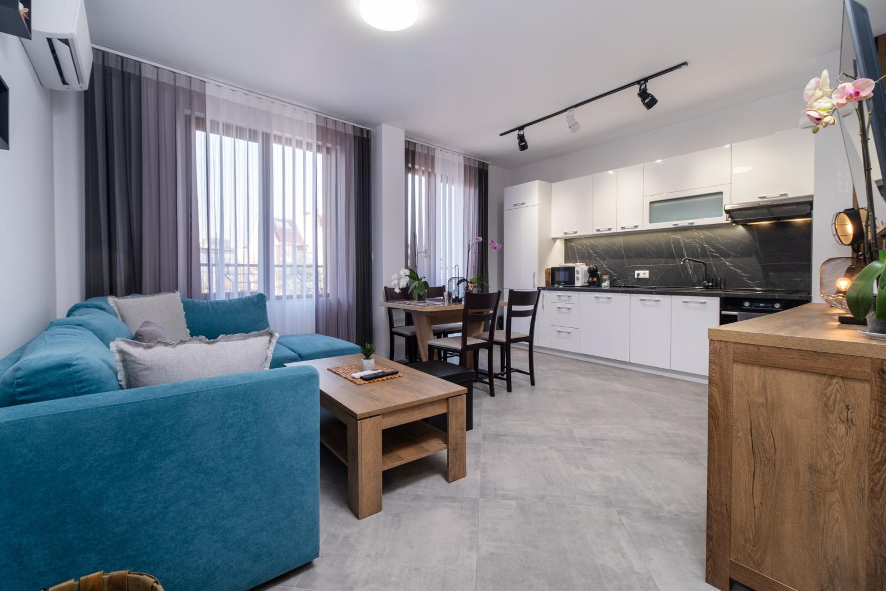 1-Bedroom apartment with Free Private parking