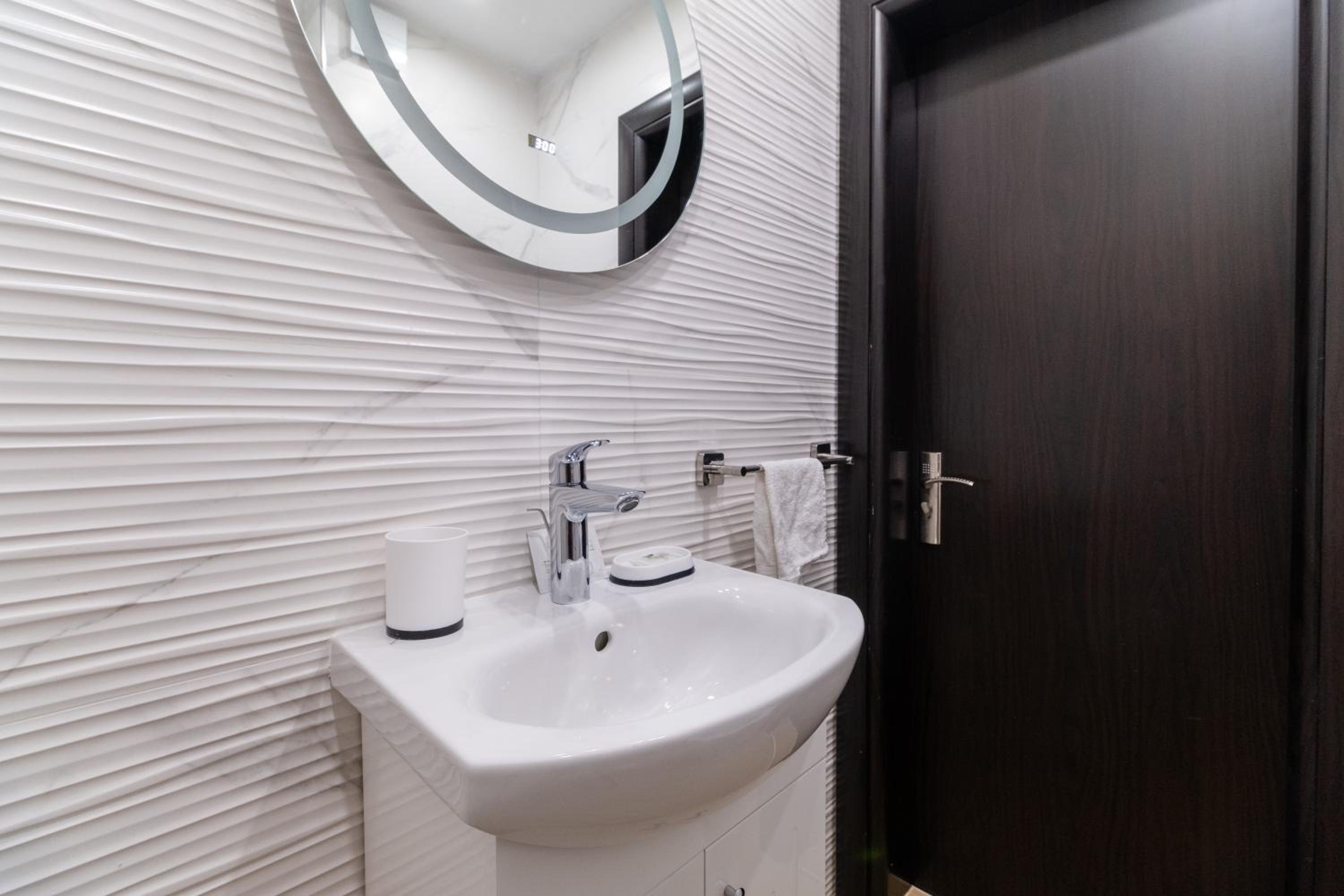 1-Bedroom apartment with Free Private parking