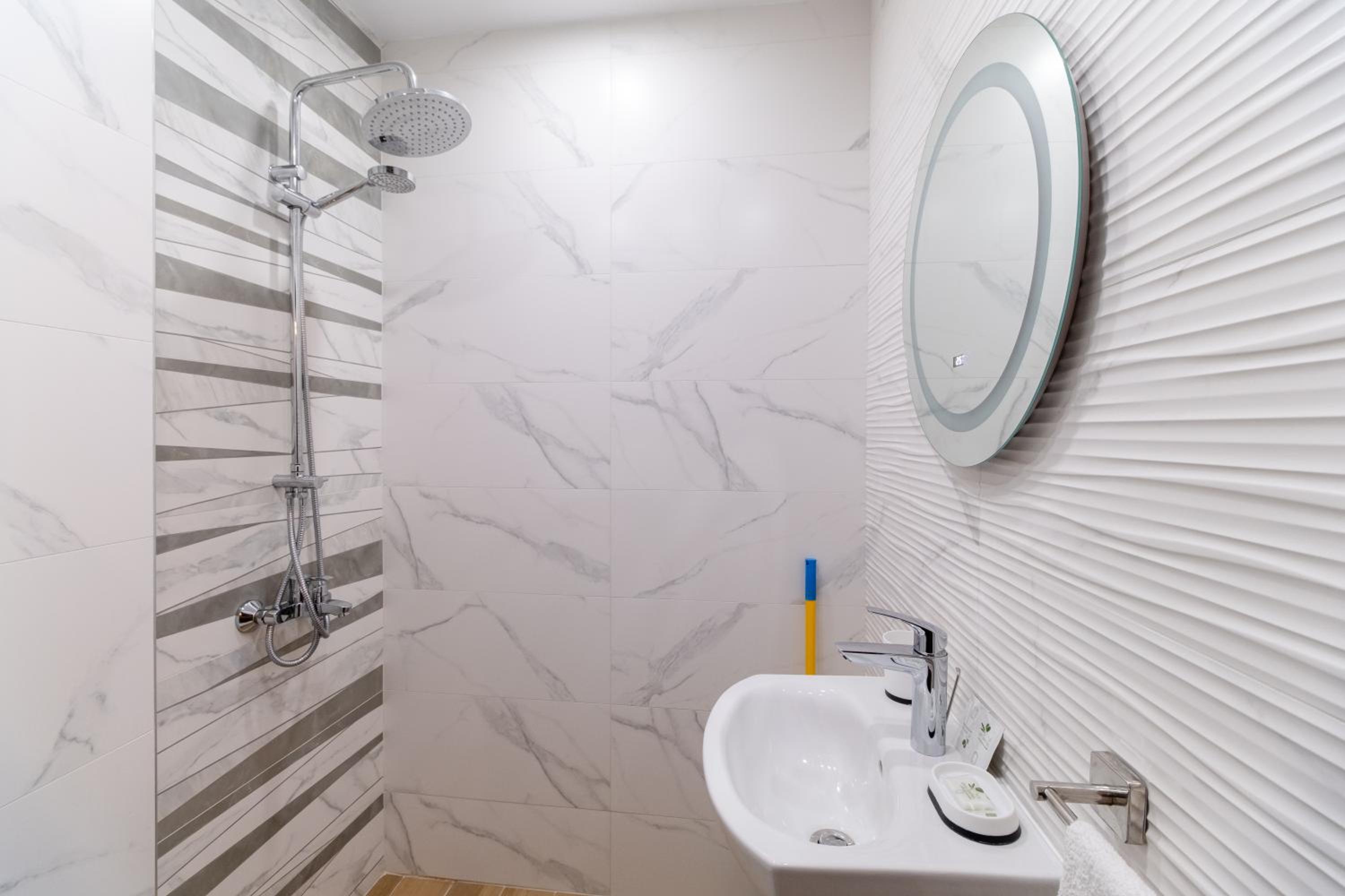 1-Bedroom apartment with Free Private parking