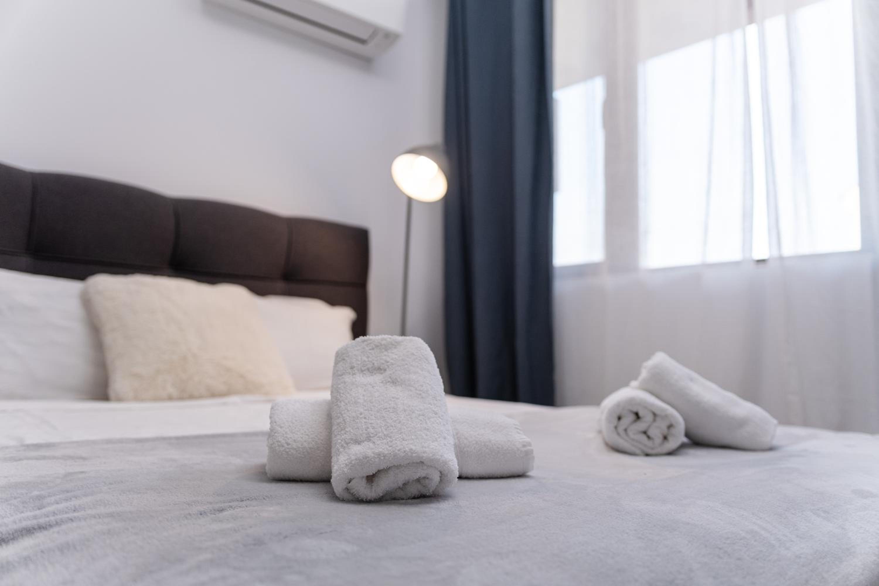 1-Bedroom apartment with Free Private parking