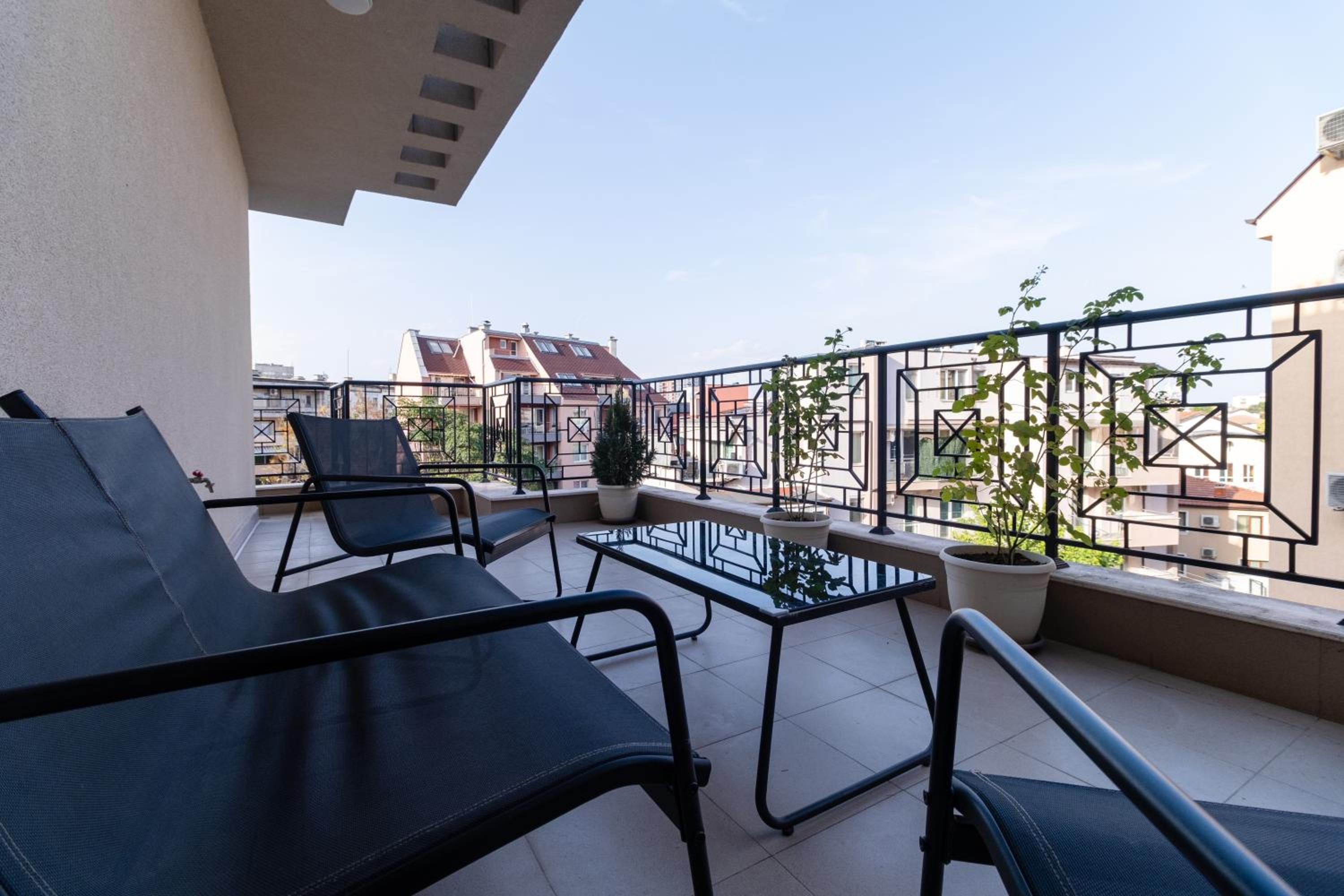 1-Bedroom apartment with Free Private parking