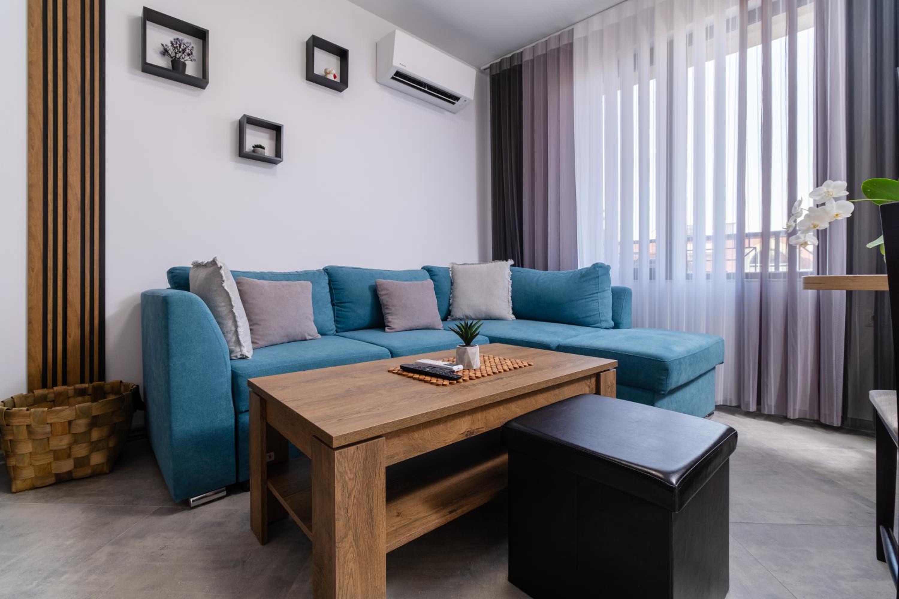 1-Bedroom apartment with Free Private parking