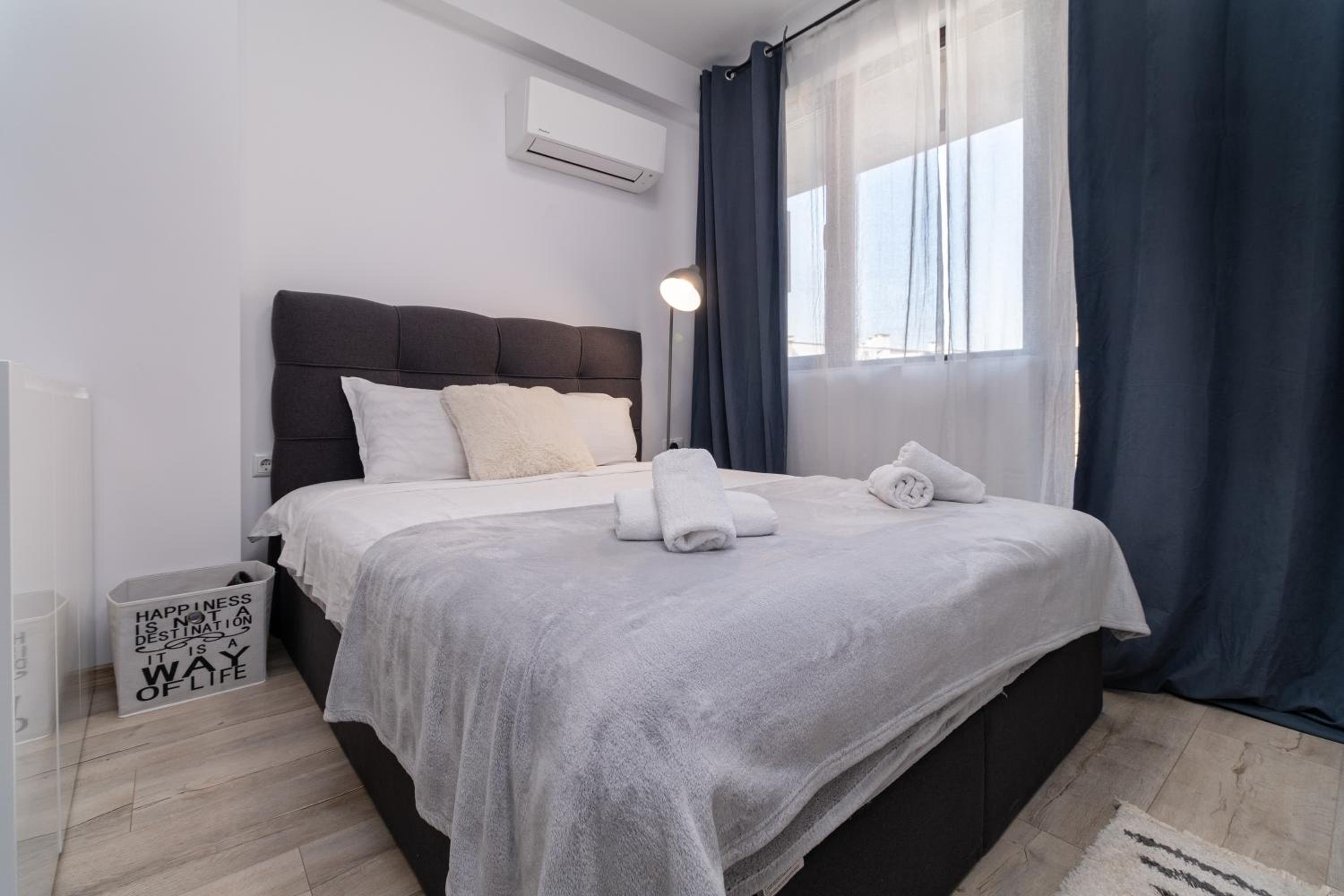 1-Bedroom apartment with Free Private parking