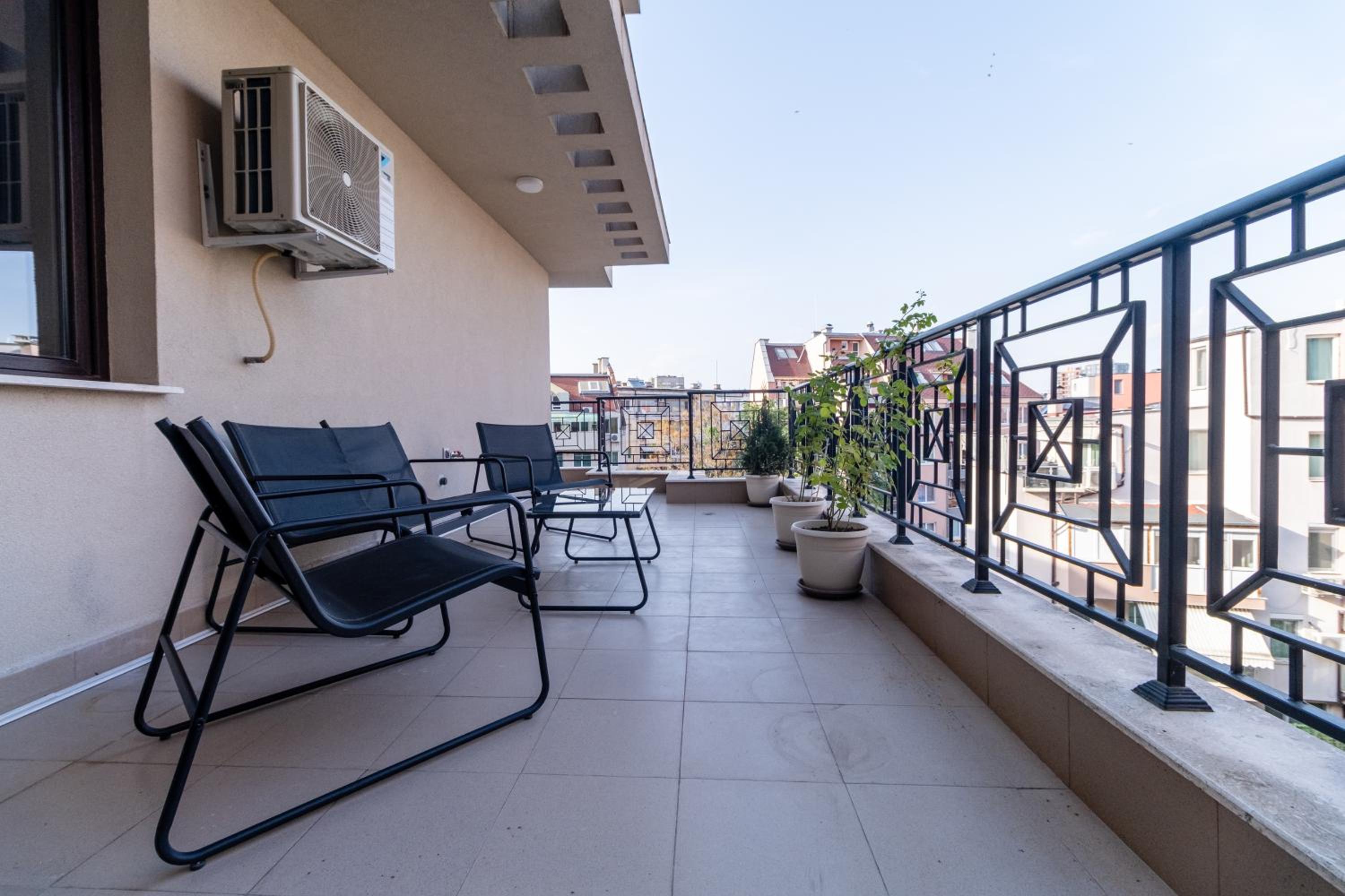 1-Bedroom apartment with Free Private parking