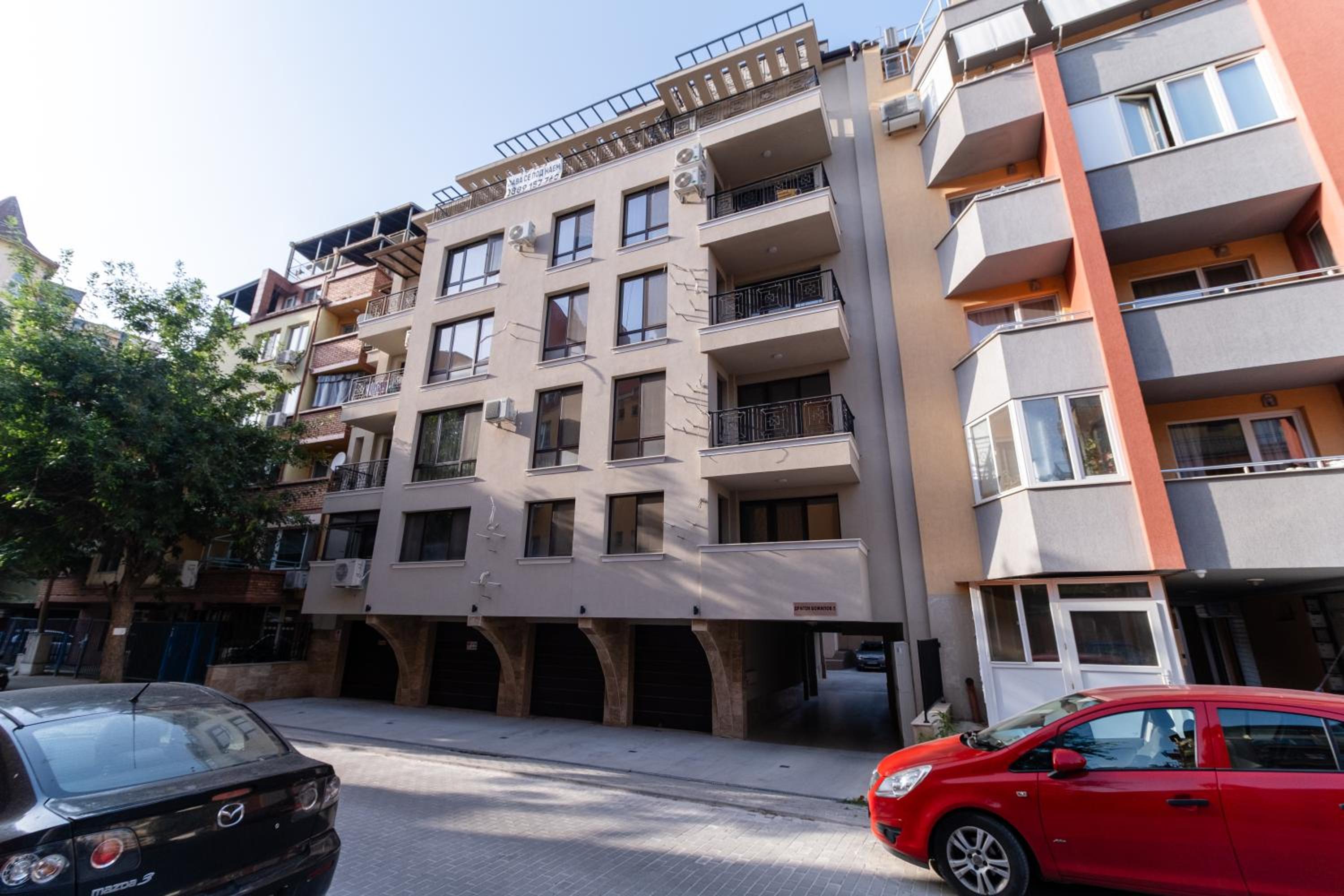 1-Bedroom apartment with Free Private parking