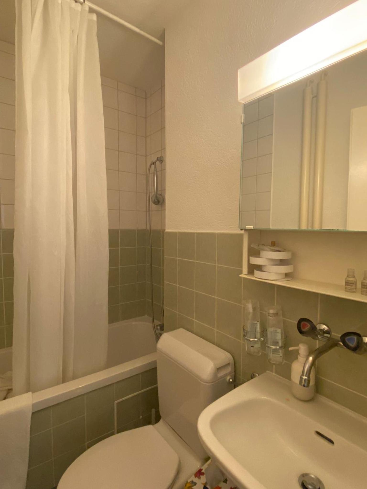Gemütliche grosse Wohnung Nähe Uni