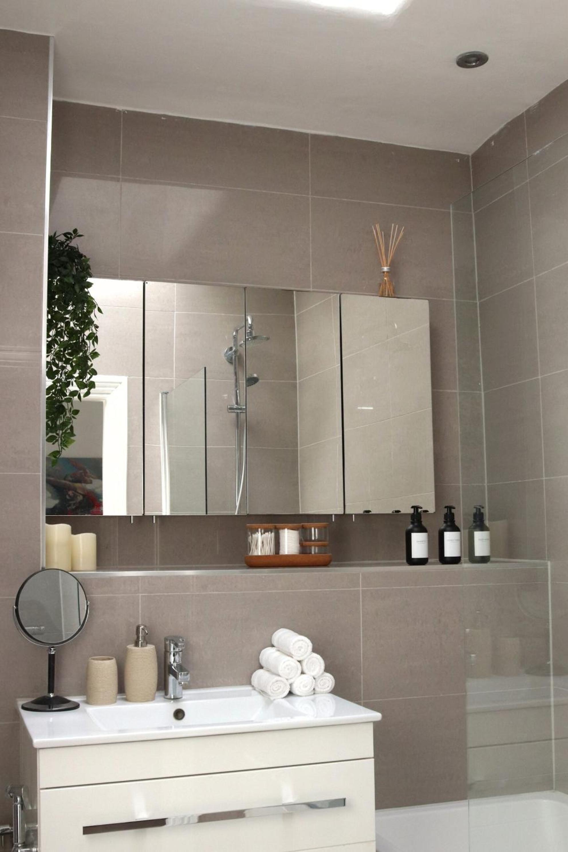 Stylish 2BR Chelsea Penthouse with Private Rooftop