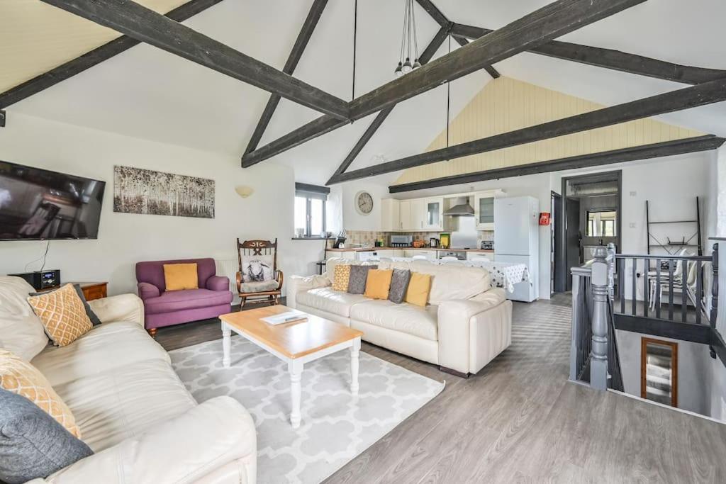 Mill House @ Goonwinnow Farm view 3