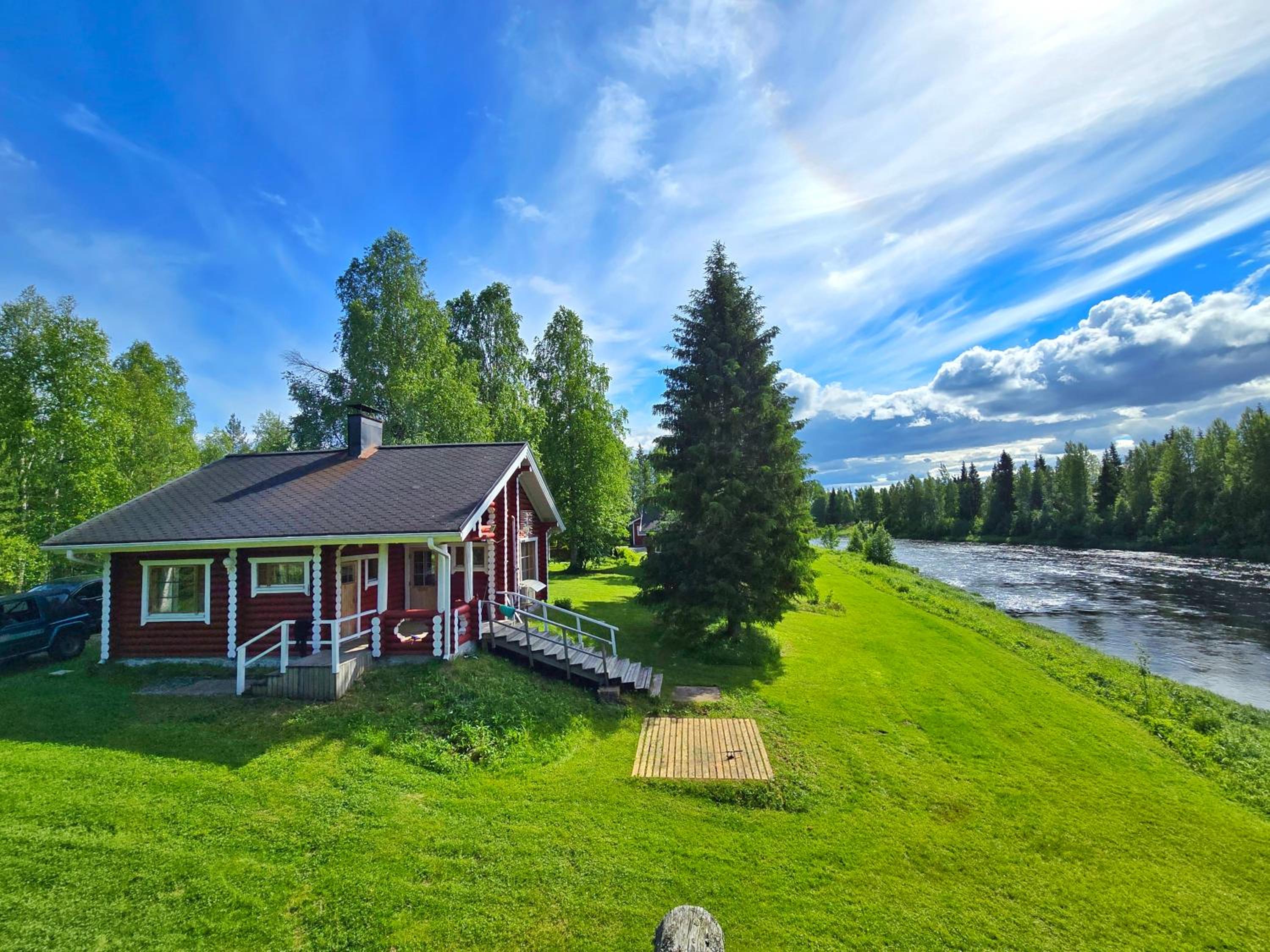 Lapin Villa Hiisi joen rannalla