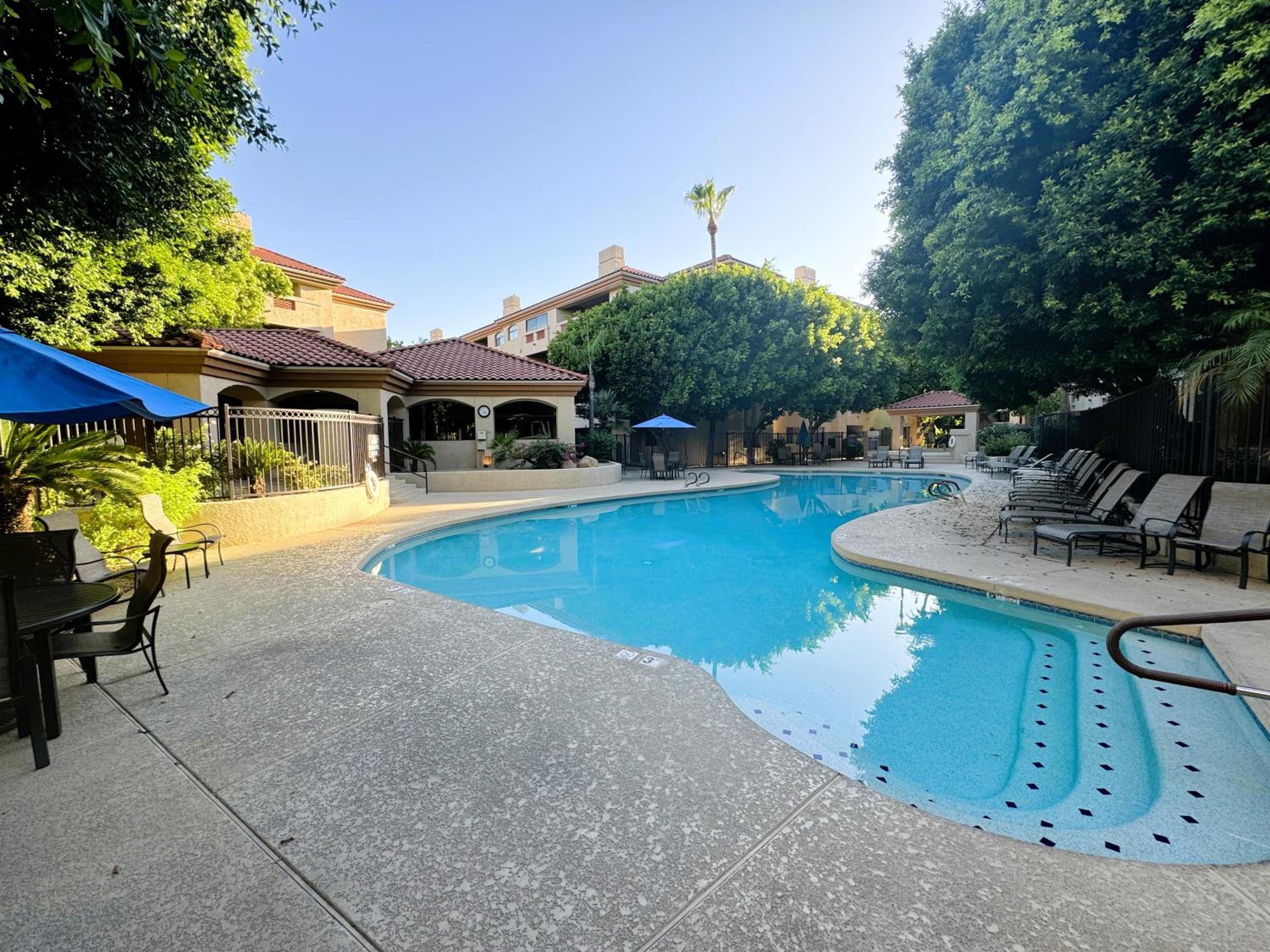 New Modern apt, vacation or long stay view 3