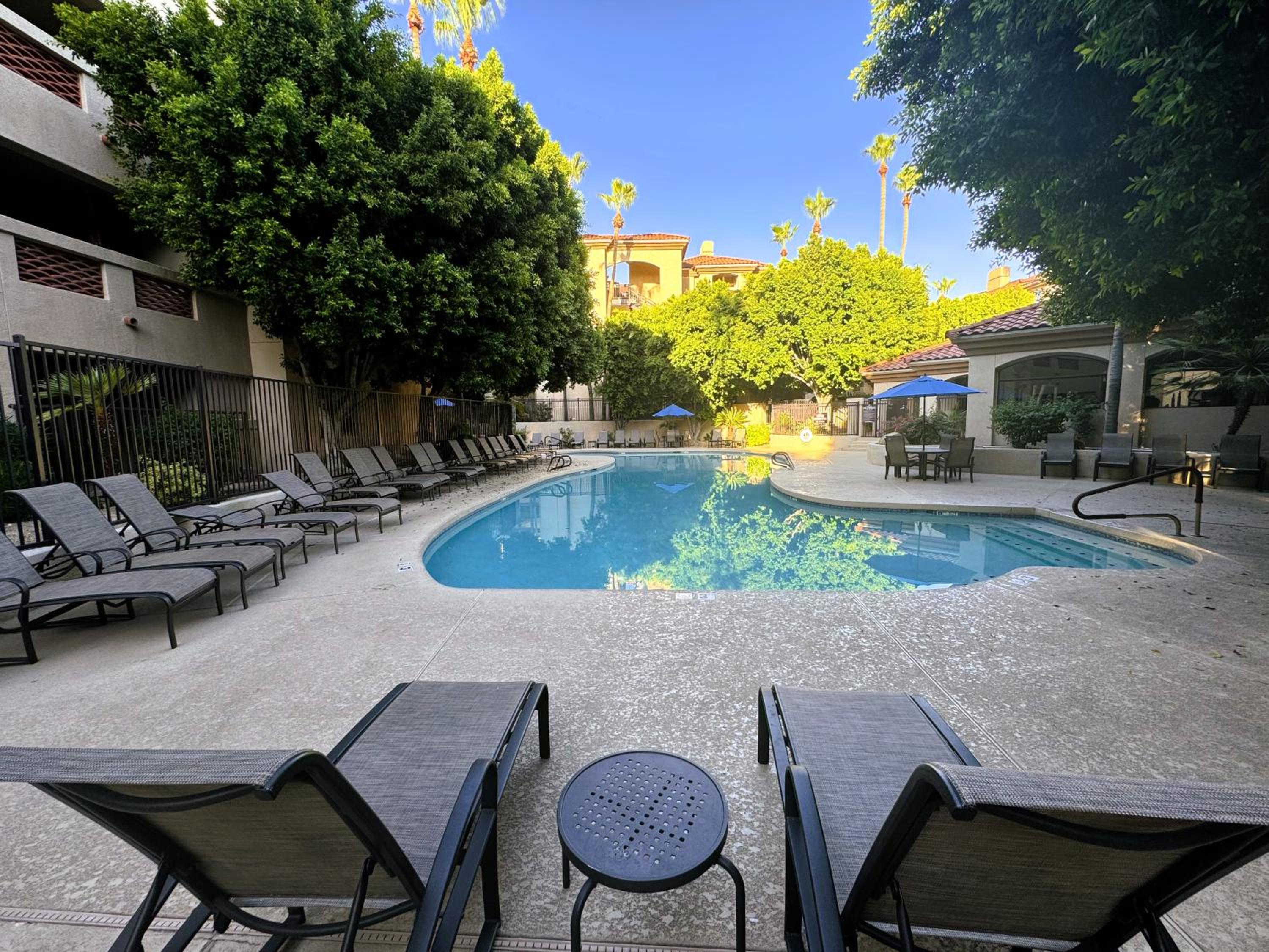New Modern apt, vacation or long stay view 4