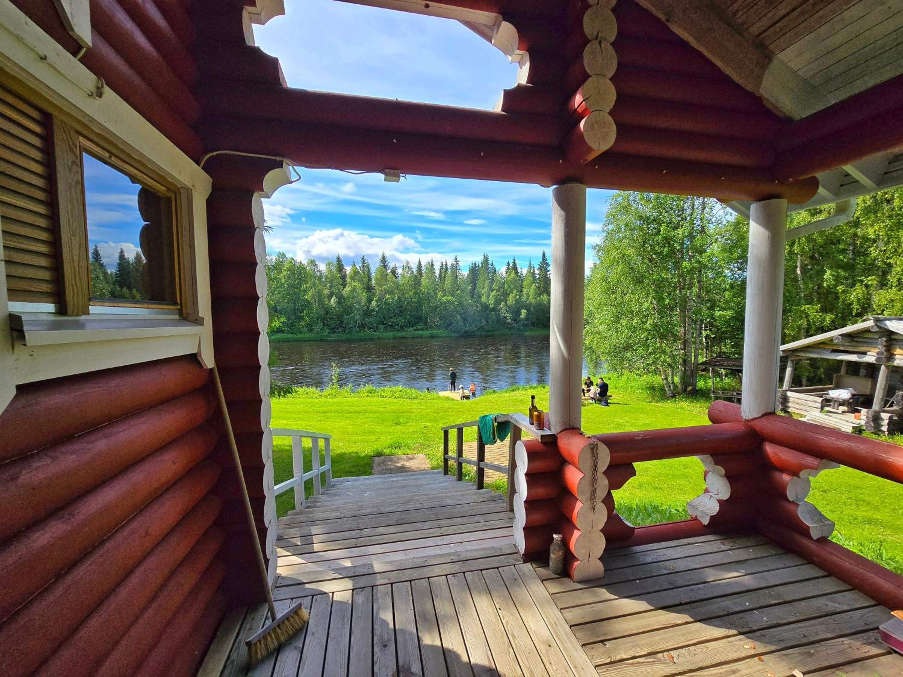 Lapin Villa Hiisi joen rannalla
