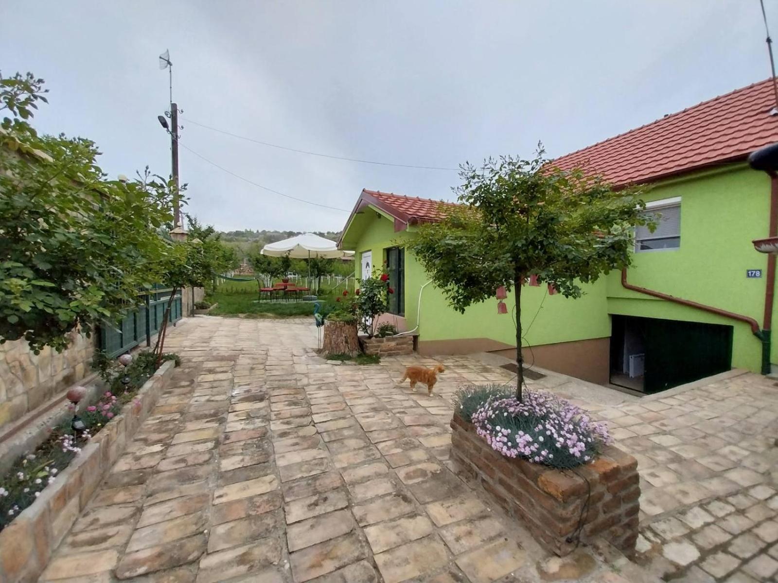 R&H apartmani