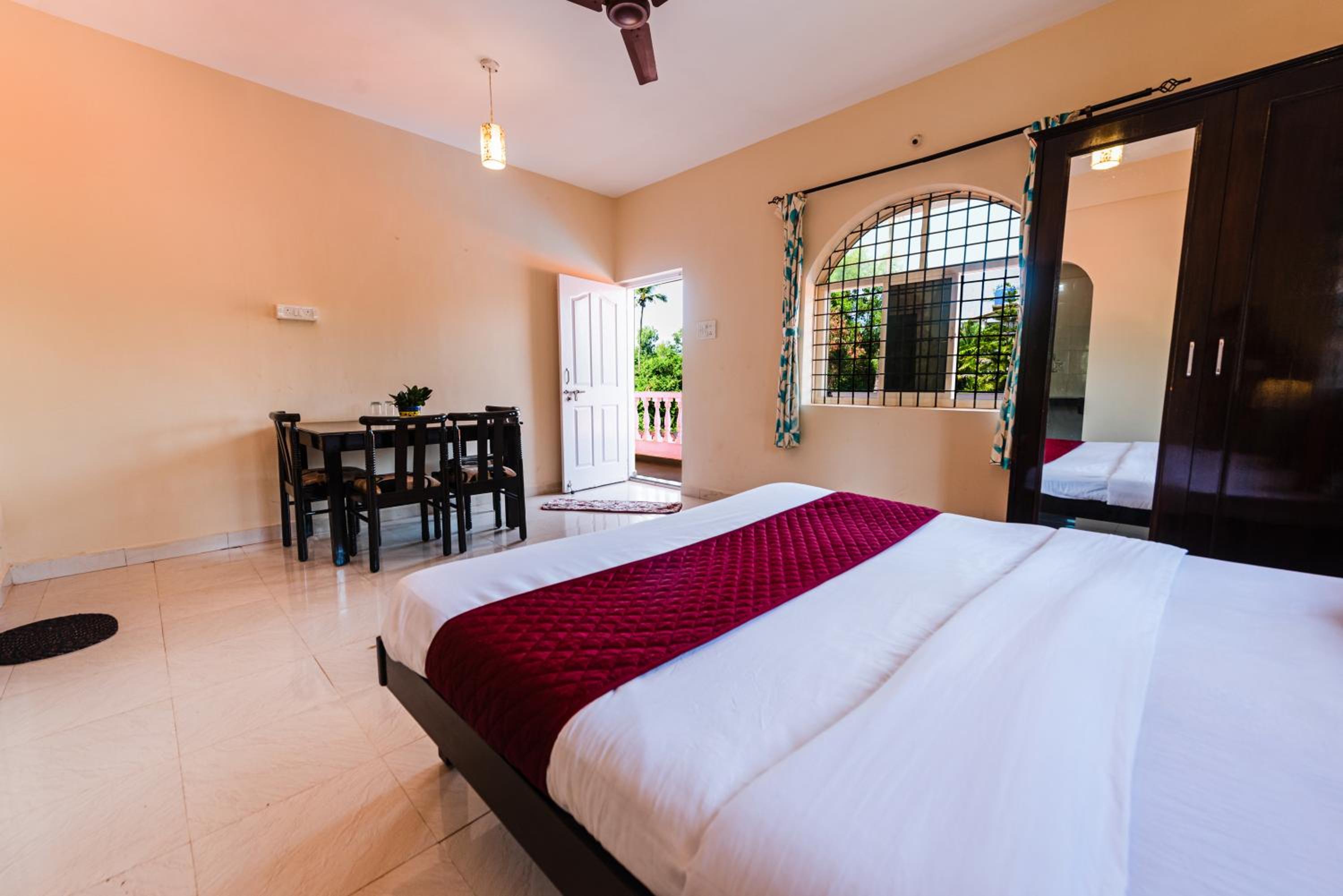 Hotel La Paulo's Near Beach Resort
