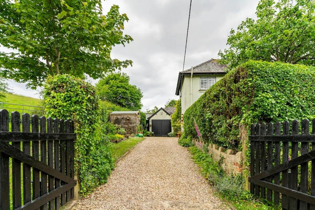 Cedra Cottage - Vintage Country Hideaway view 3