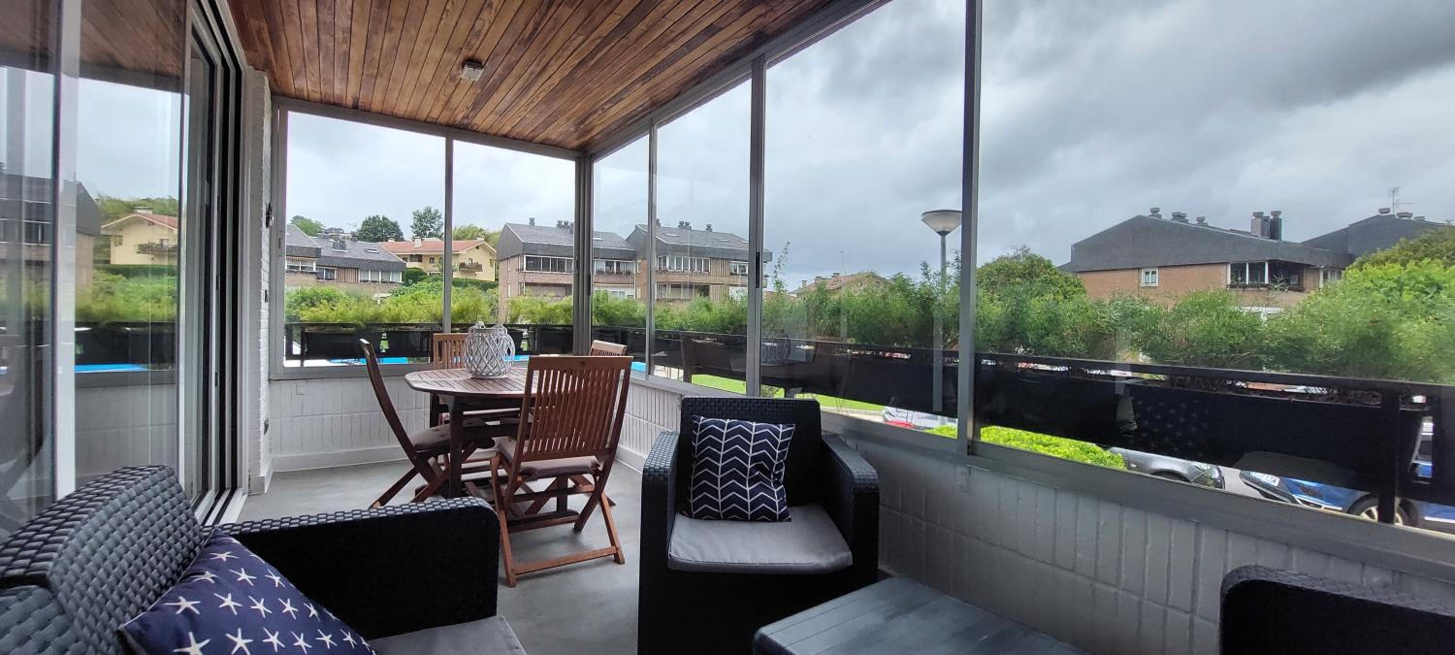 Hondarribia con piscina, parking y terraza photo 2