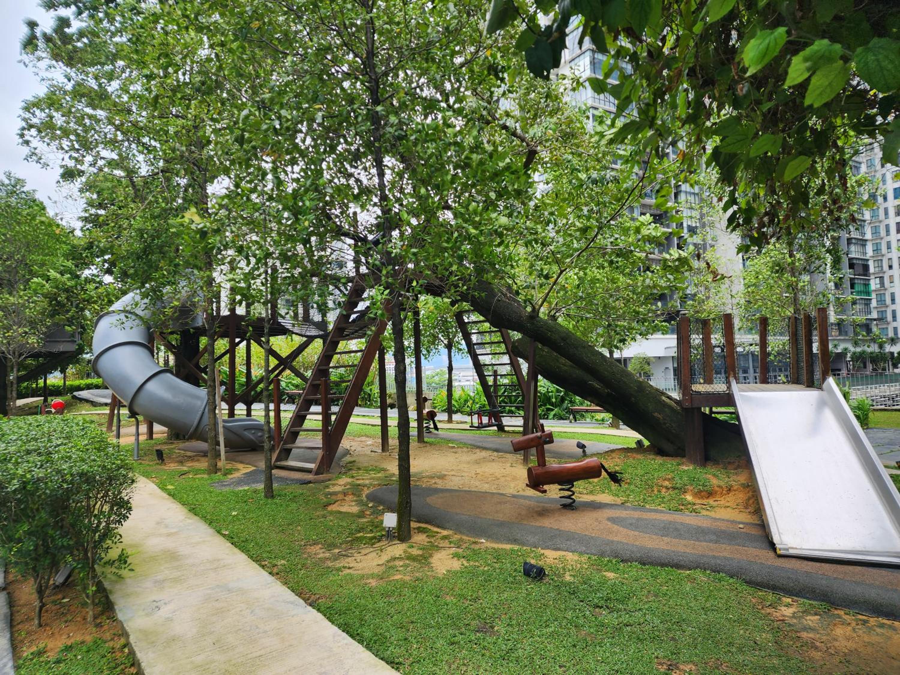 Astoria,4r3b,4kmtoklcc,1505sf,bigbalcony,newcondo,bathtub,nicefacilities