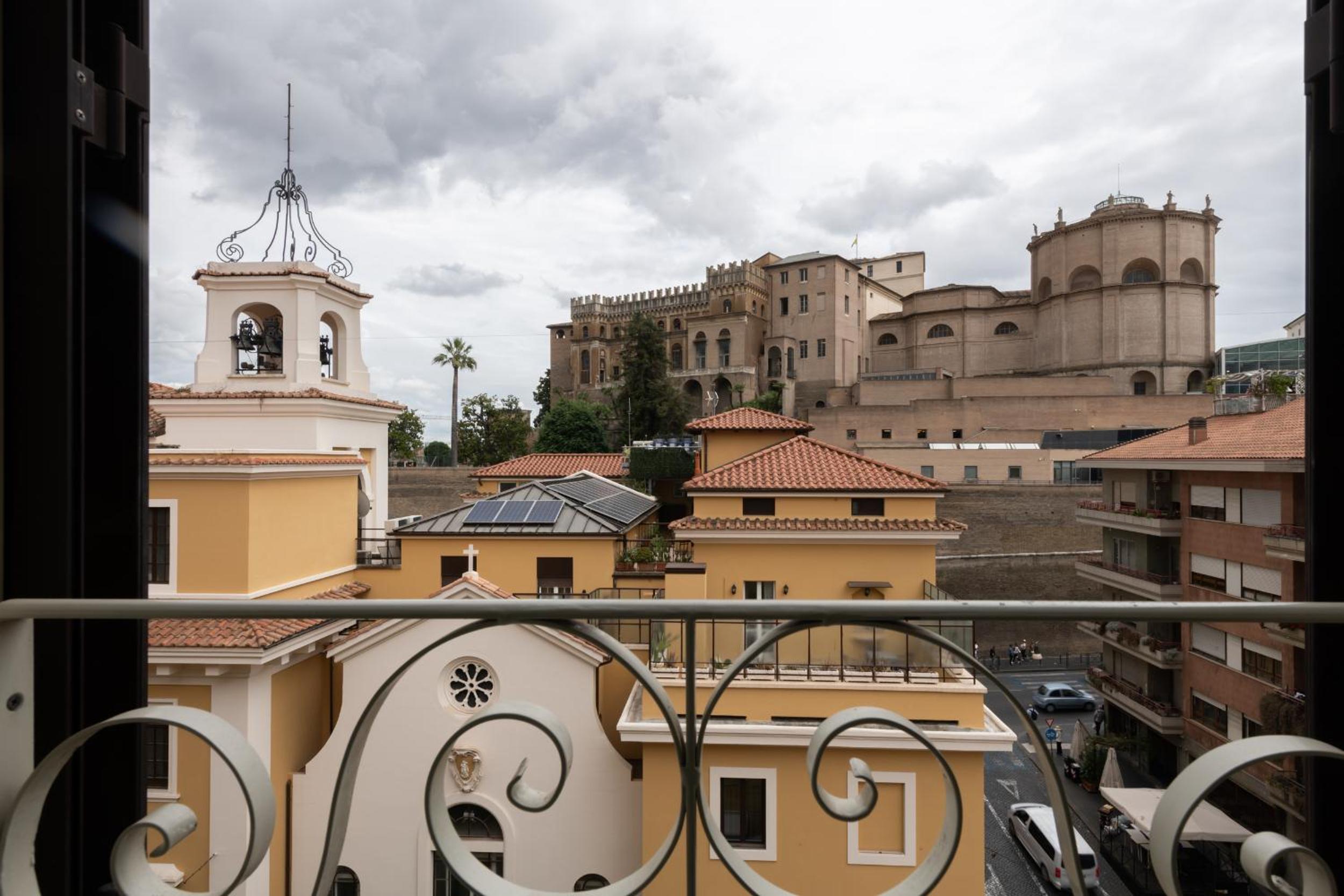 Sistine Chapel View Rooms Check-in From 3 Pm To 10 Pm