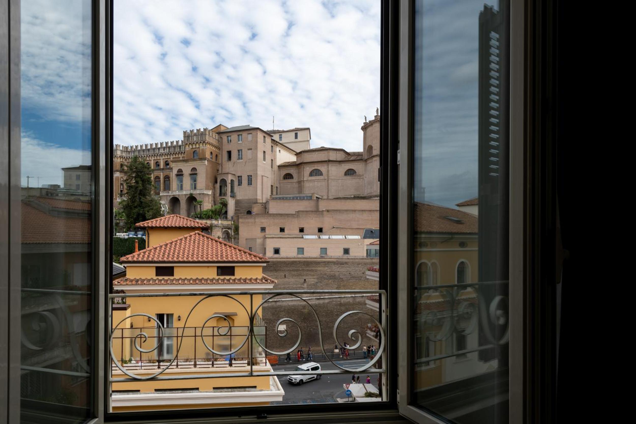 Sistine Chapel View Rooms Check-in From 3 Pm To 10 Pm