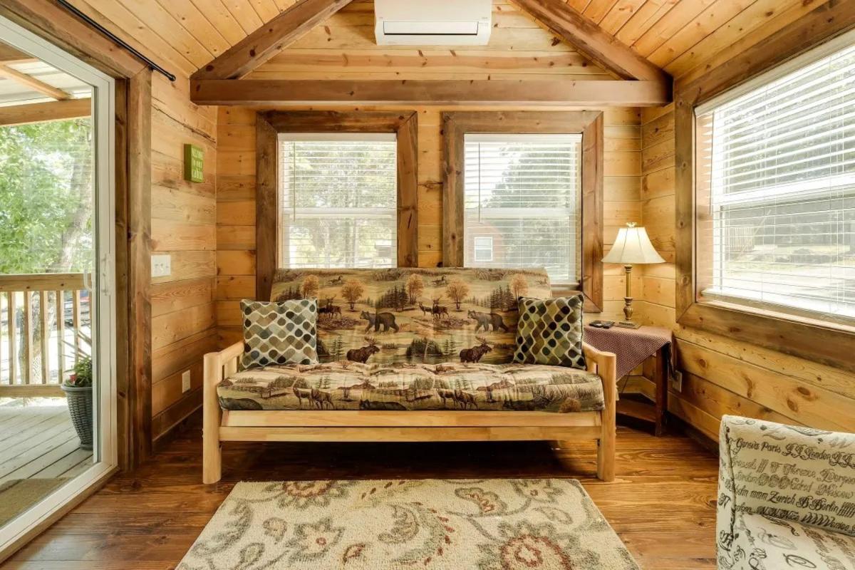 Indian Point Cabin 19 near SDC, Branson, and Table Rock Lake view 4