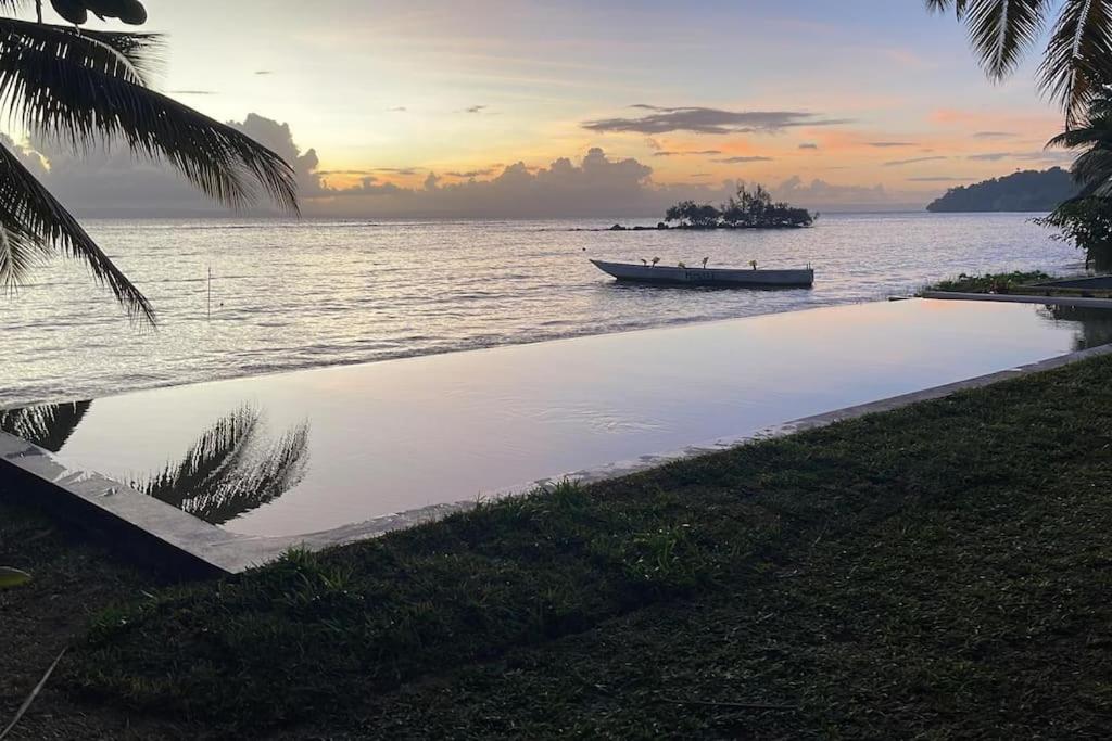 La Spiaggia, tropical villa with private beach view 5