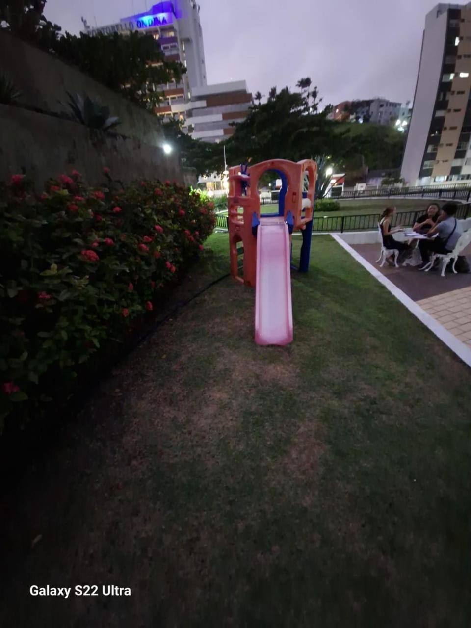 Ondina Apartamento à Beira-Mar com Piscinas e Acesso Direto à Praia