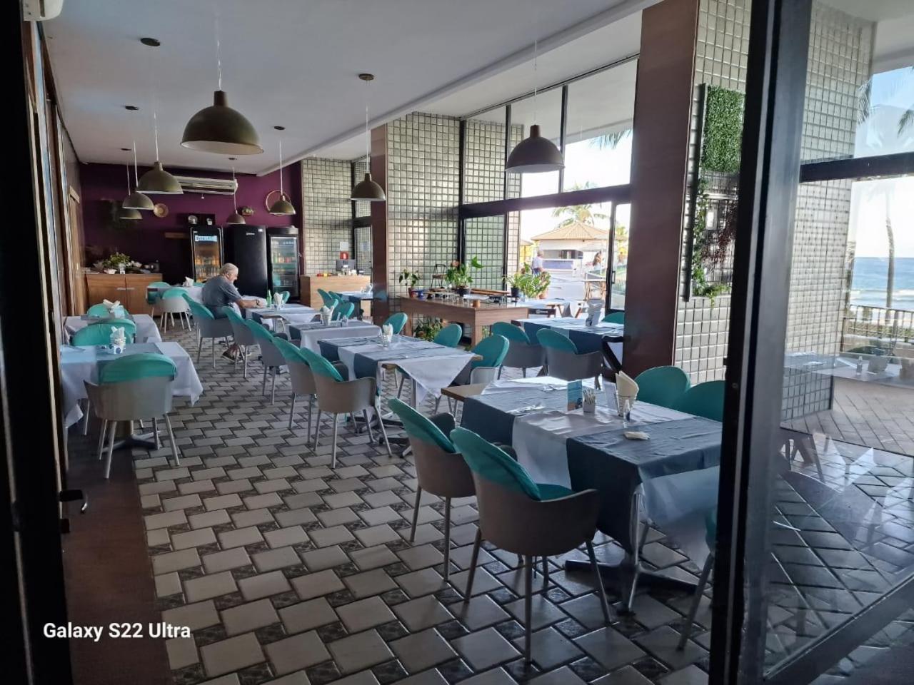 Ondina Apartamento à Beira-Mar com Piscinas e Acesso Direto à Praia