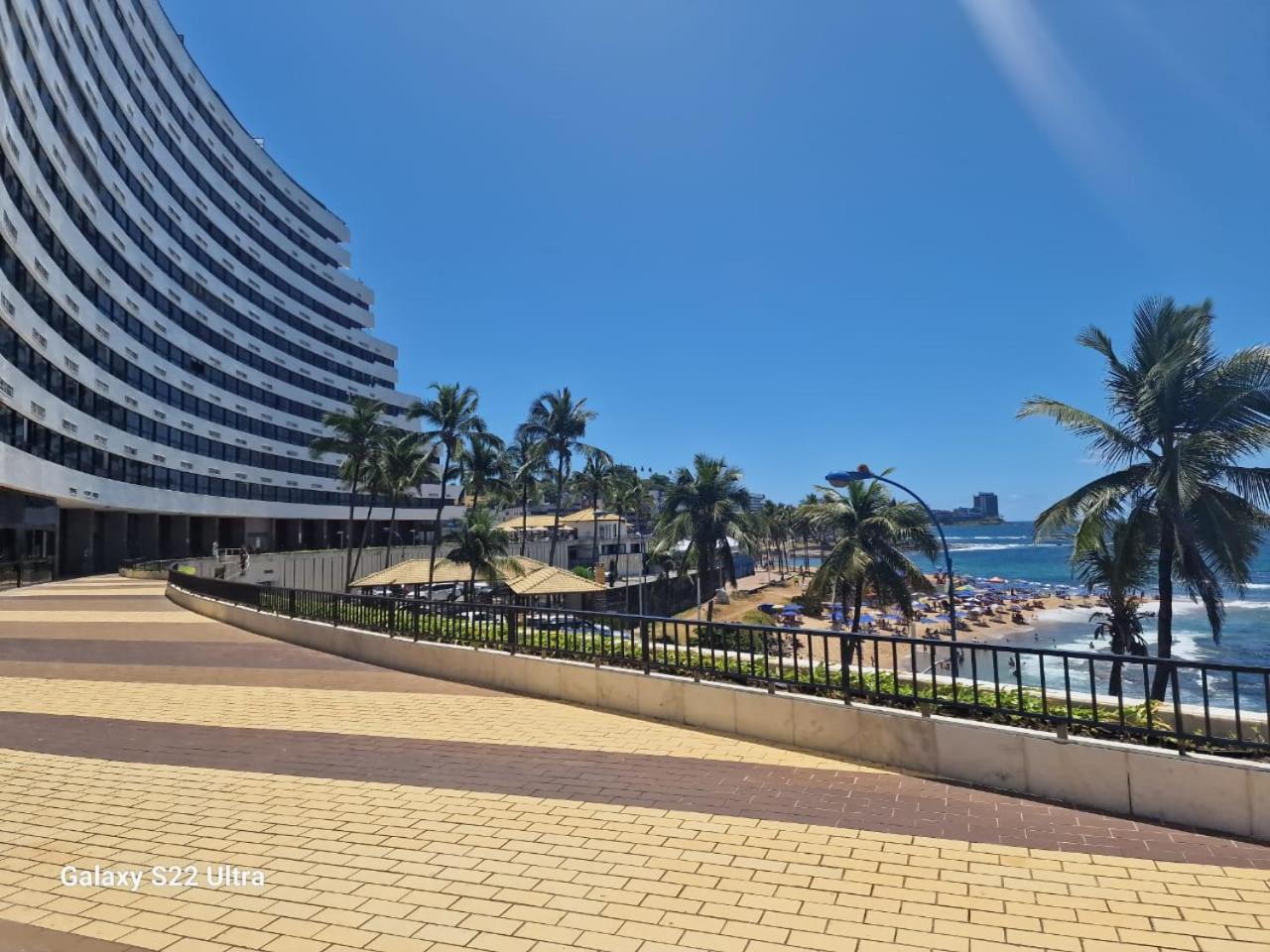 Ondina Apartamento à Beira-Mar com Piscinas e Acesso Direto à Praia