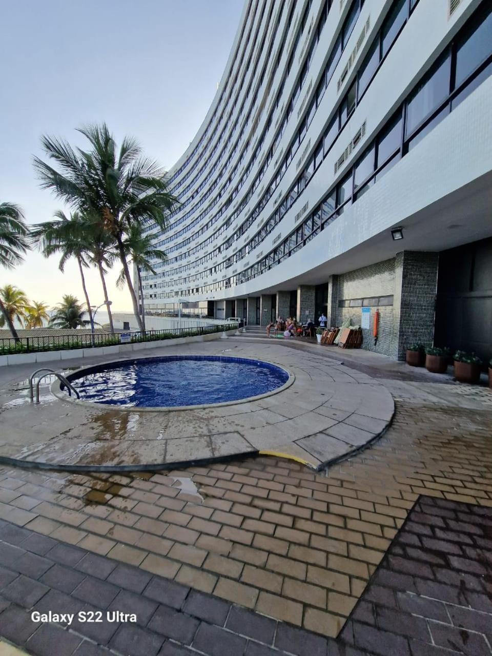 Ondina Apartamento à Beira-Mar com Piscinas e Acesso Direto à Praia