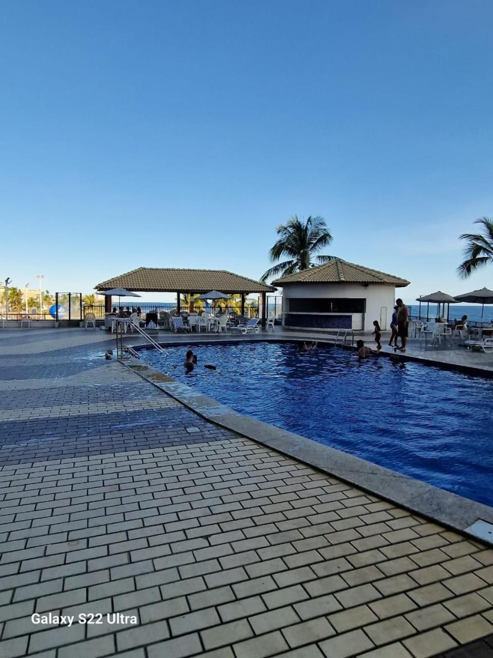 Ondina Apartamento à Beira-Mar com Piscinas e Acesso Direto à Praia