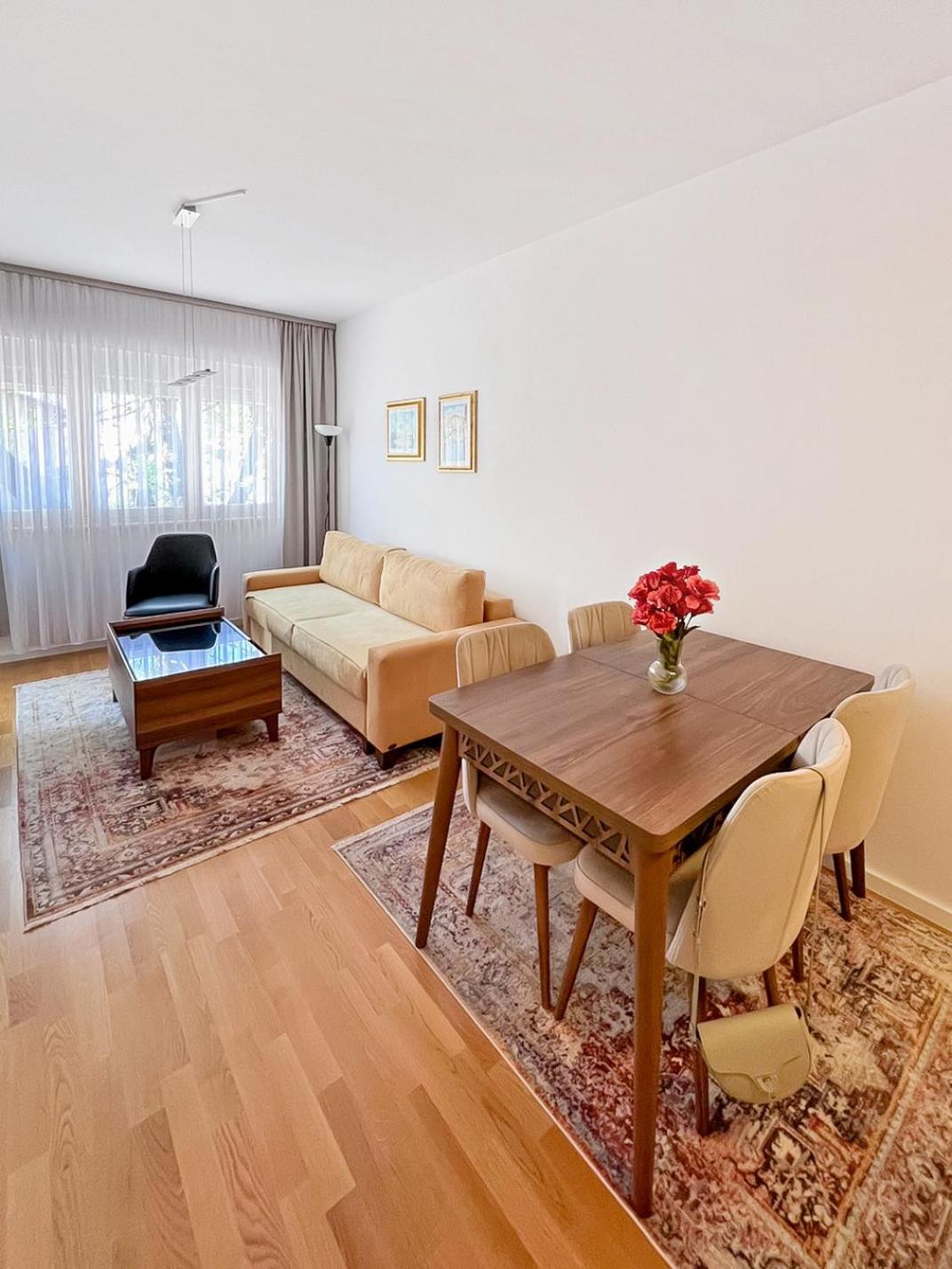Central Apartment BeeThree