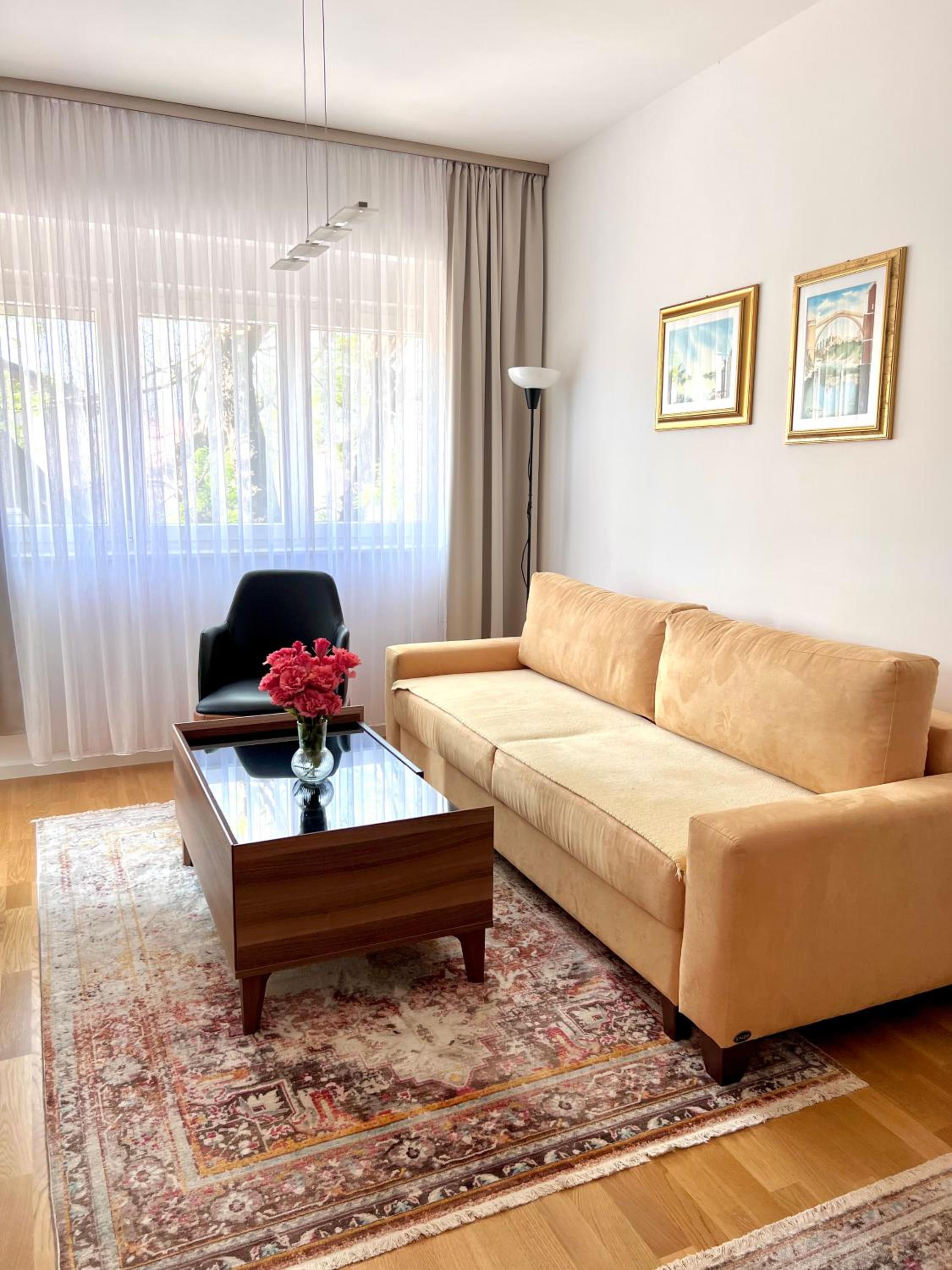 Central Apartment BeeThree