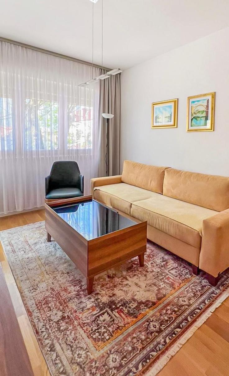 Central Apartment BeeThree